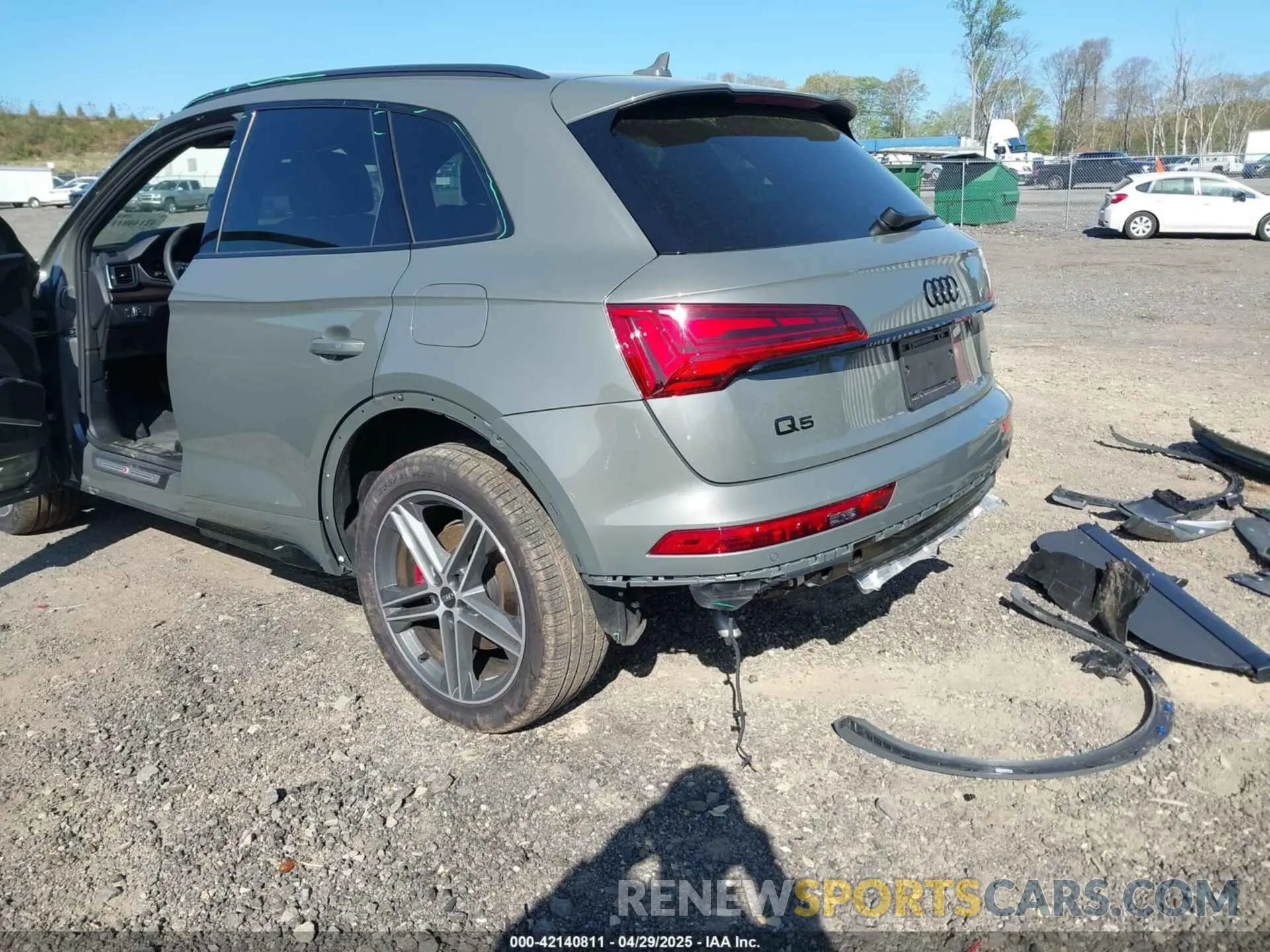 18 Photograph of a damaged car WA1E2AFY1R2128648 AUDI Q5 2024