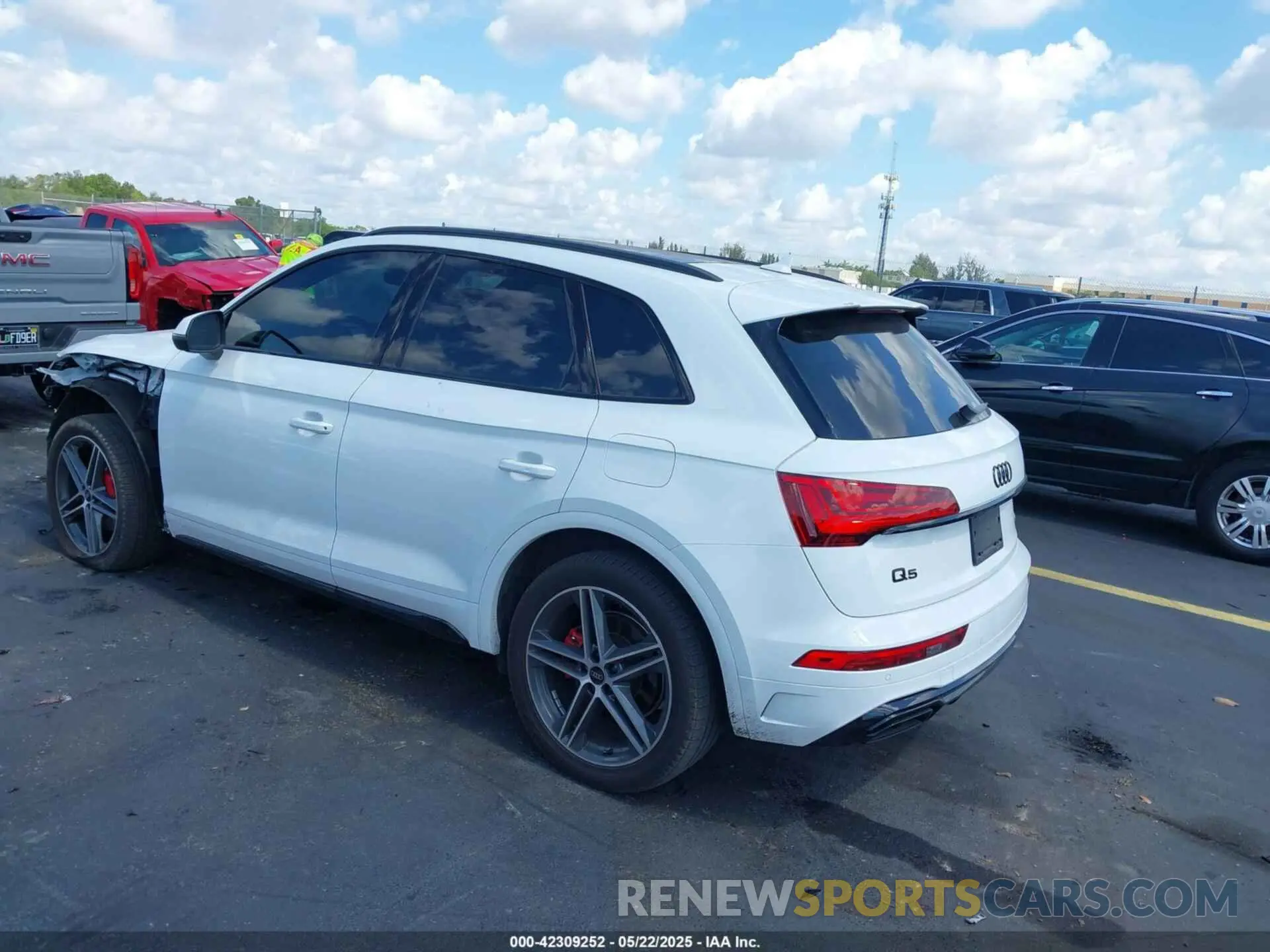 3 Photograph of a damaged car WA1E2AFY4R2036143 AUDI Q5 2024
