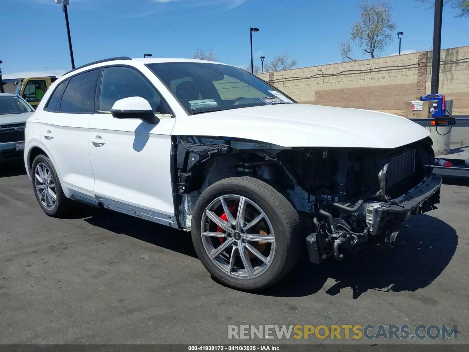 14 Photograph of a damaged car WA1E2AFY5R2043487 AUDI Q5 2024