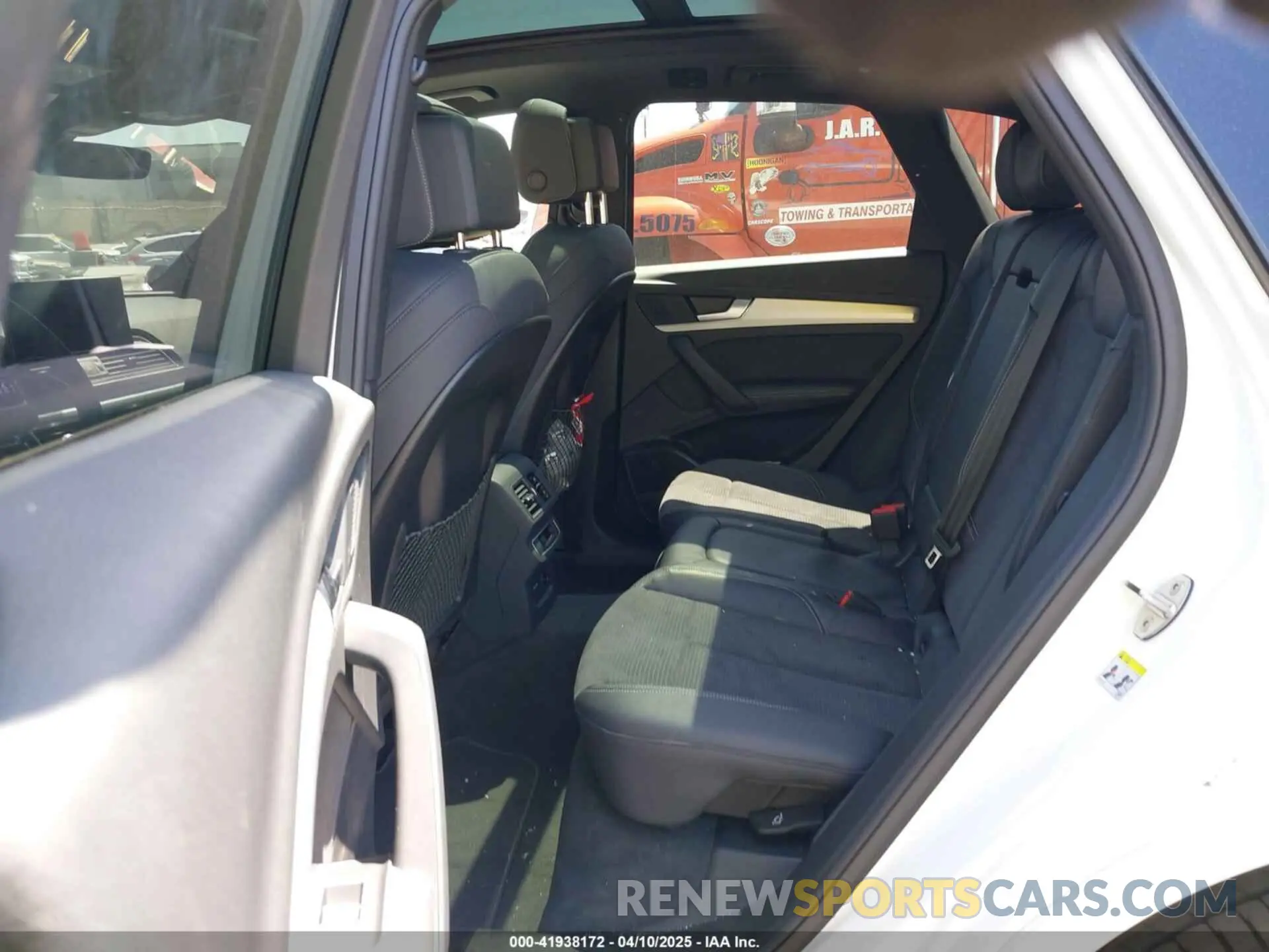 8 Photograph of a damaged car WA1E2AFY5R2043487 AUDI Q5 2024