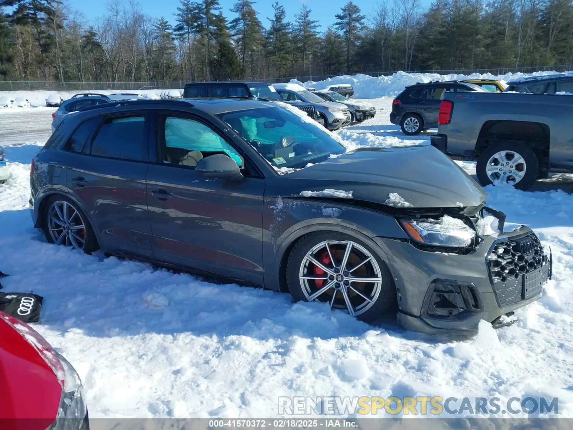 14 Photograph of a damaged car WA1E2AFY5R2138471 AUDI Q5 2024