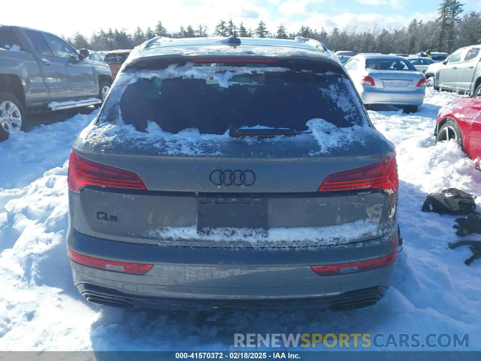 17 Photograph of a damaged car WA1E2AFY5R2138471 AUDI Q5 2024