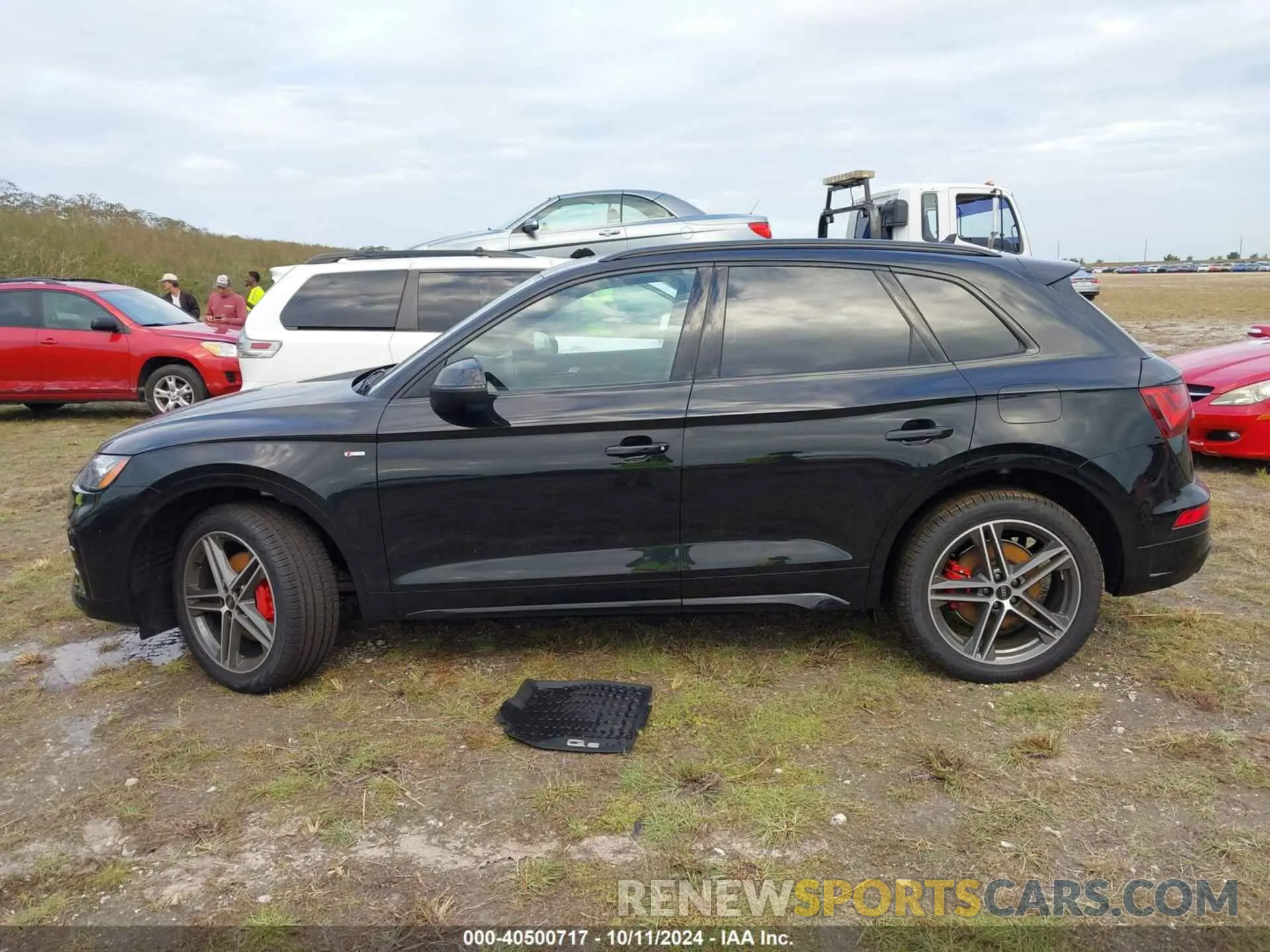 13 Photograph of a damaged car WA1E2AFY6R2061951 AUDI Q5 2024
