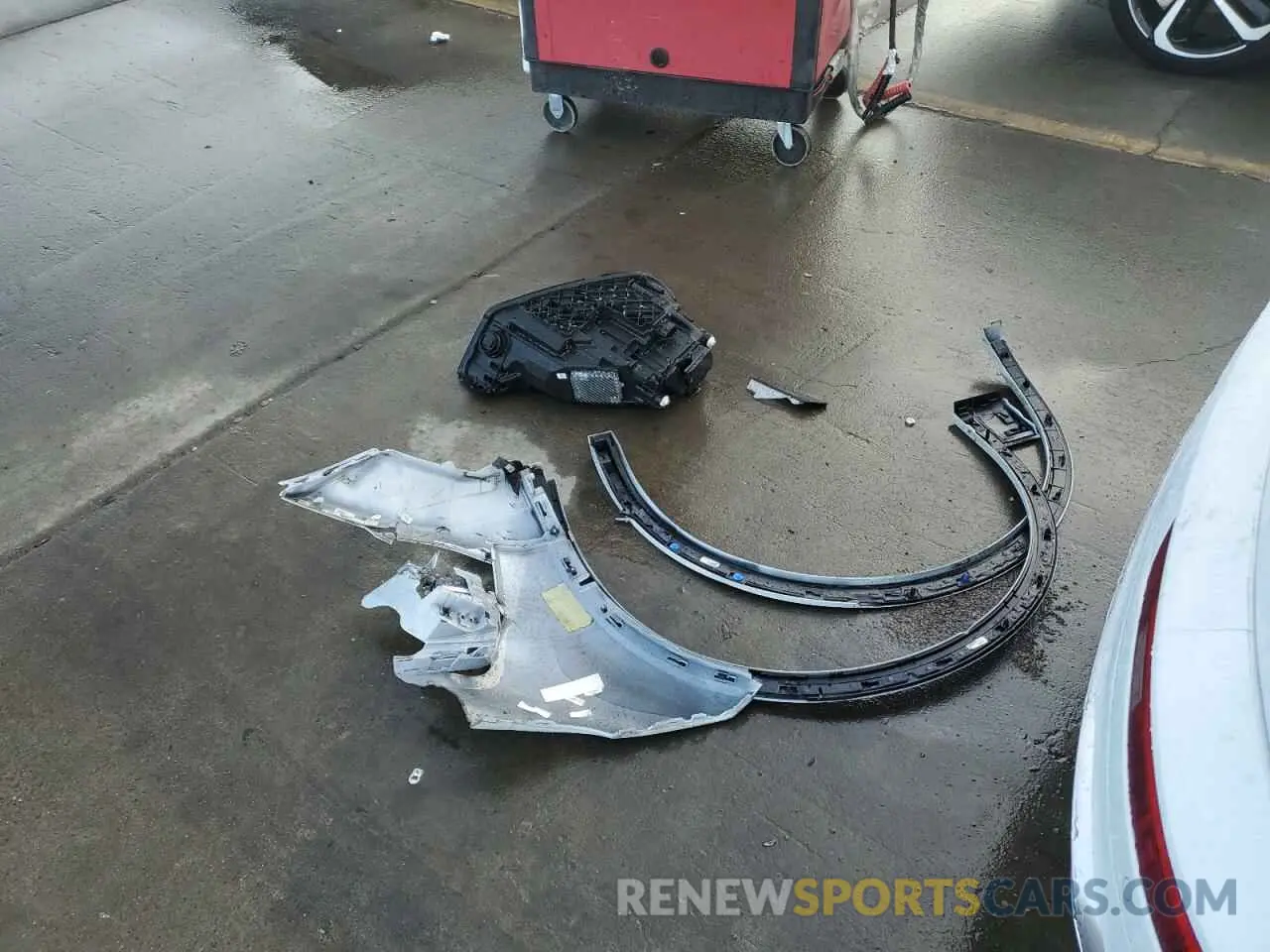 13 Photograph of a damaged car WA1E2AFY6R2070701 AUDI Q5 2024
