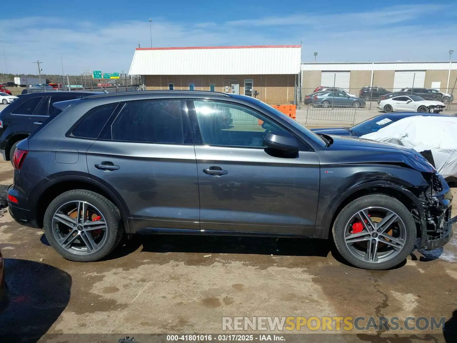14 Photograph of a damaged car WA1E2AFY6R2149950 AUDI Q5 2024
