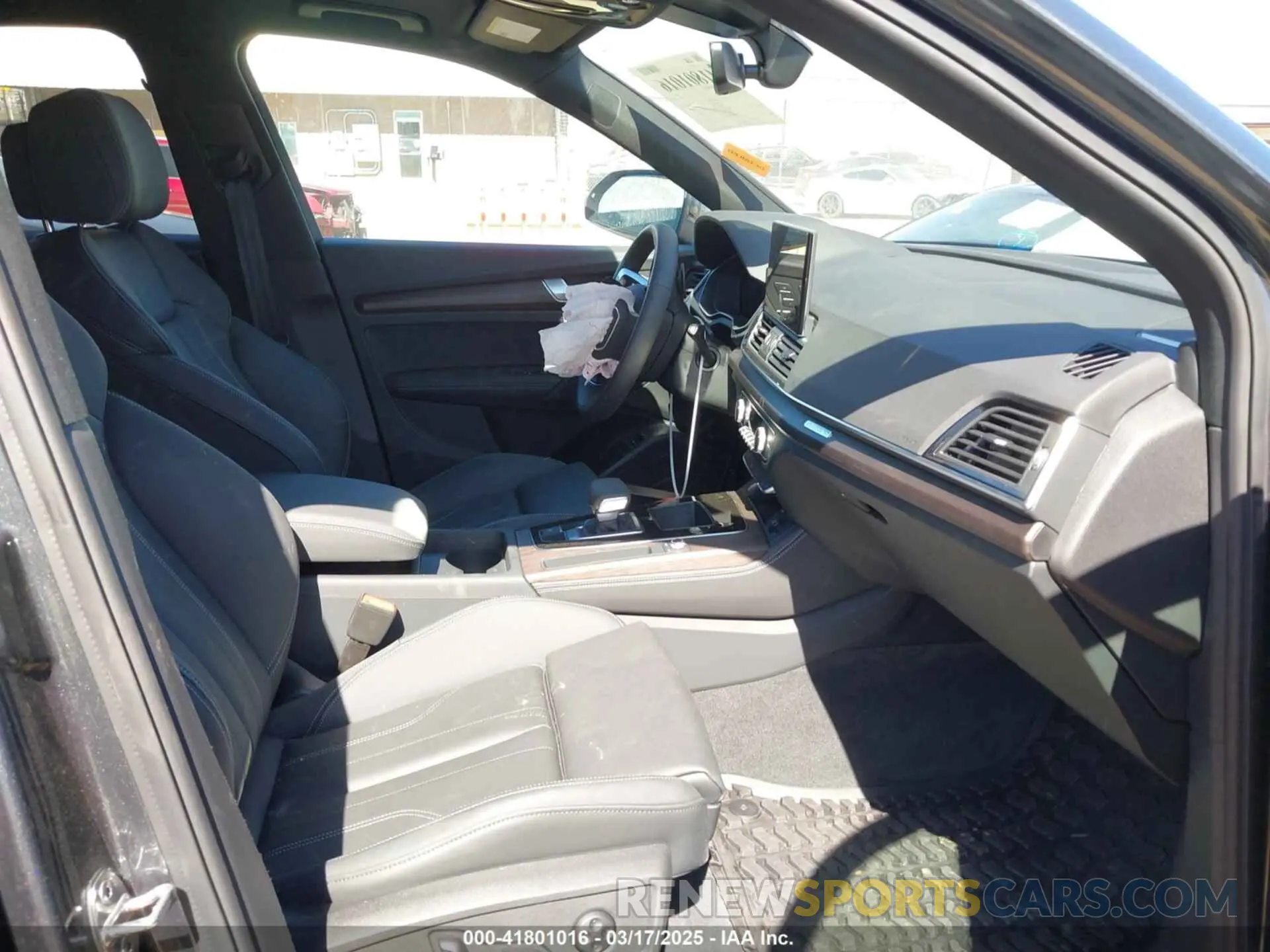 5 Photograph of a damaged car WA1E2AFY6R2149950 AUDI Q5 2024
