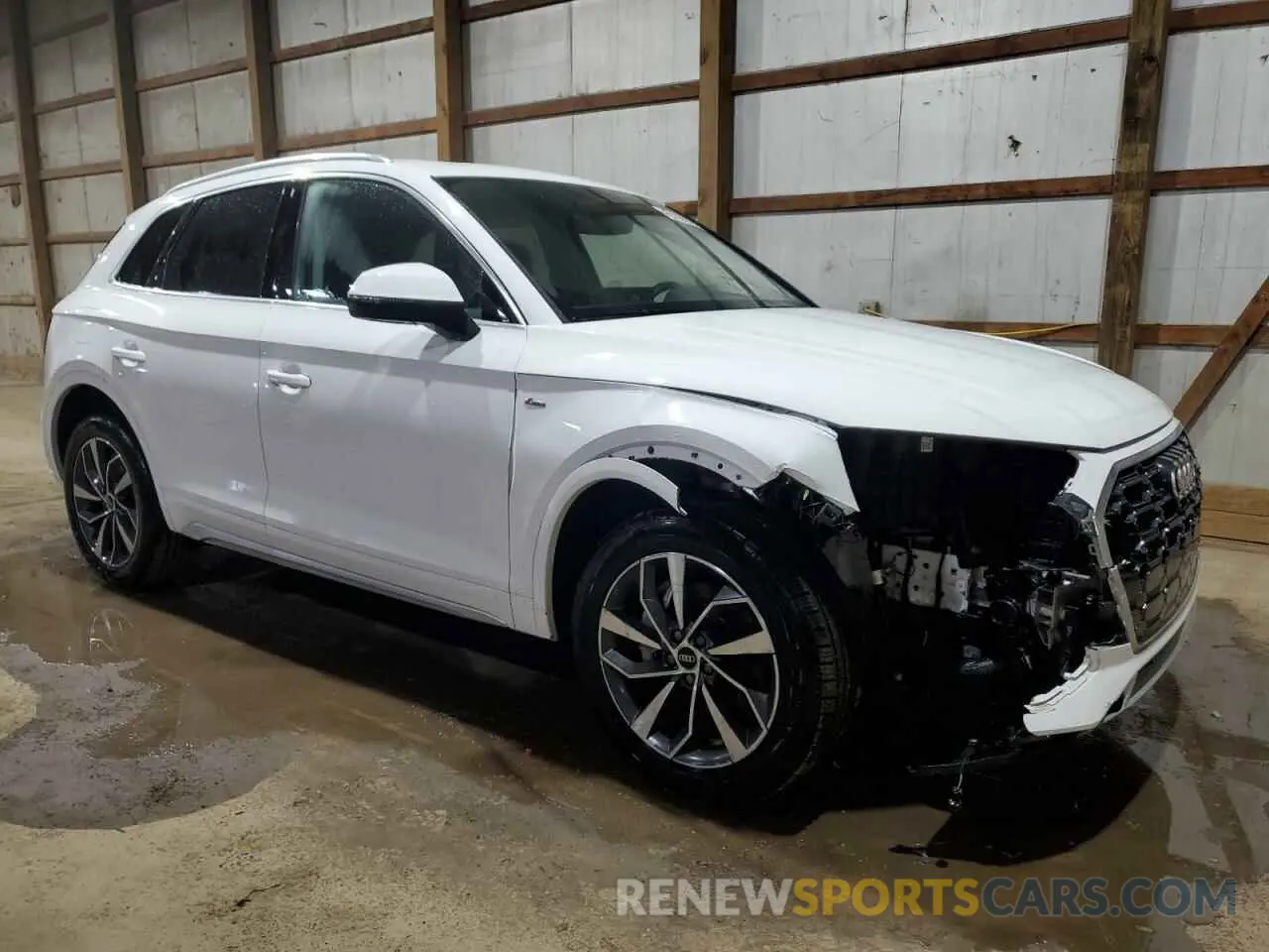 4 Photograph of a damaged car WA1EAAFY0R2033730 AUDI Q5 2024