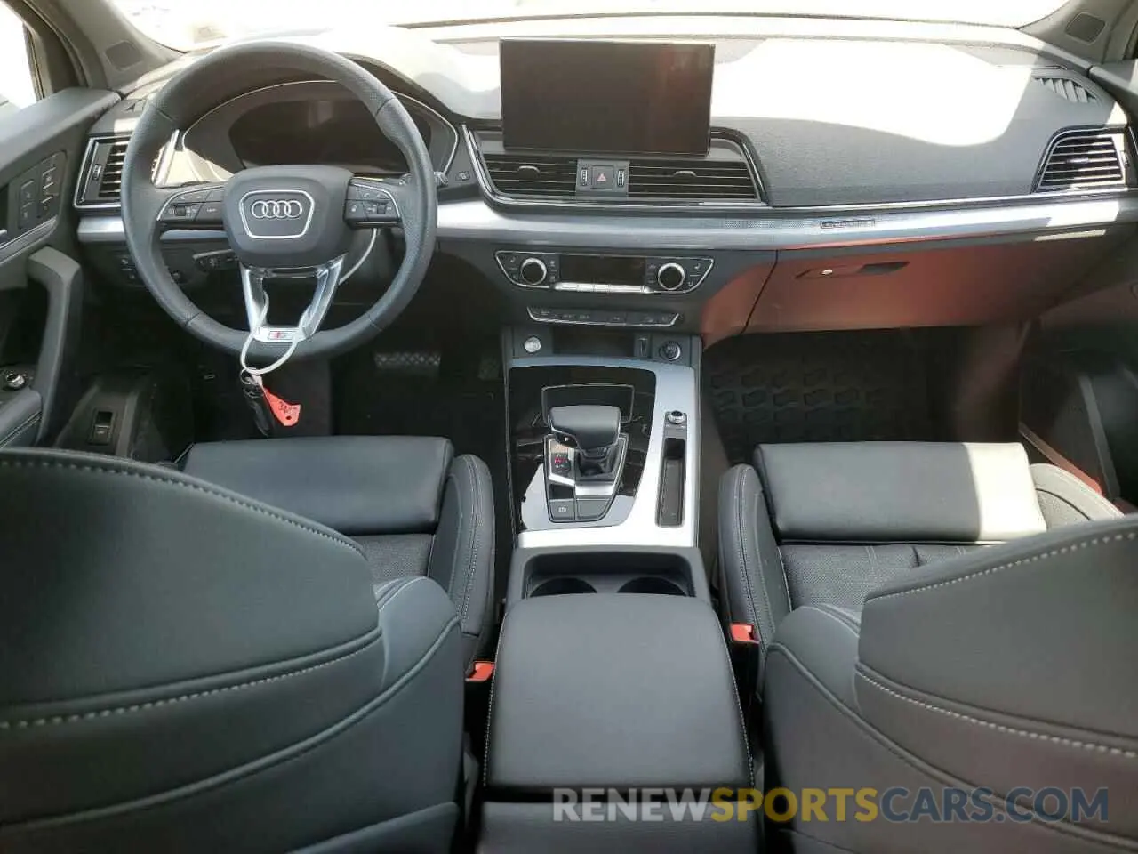 8 Photograph of a damaged car WA1EAAFY0R2070499 AUDI Q5 2024