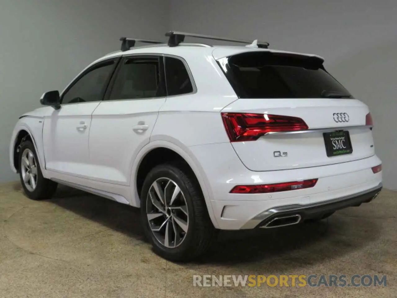 4 Photograph of a damaged car WA1EAAFY0R2082281 AUDI Q5 2024