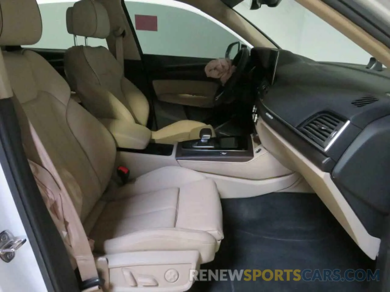 5 Photograph of a damaged car WA1EAAFY0R2082281 AUDI Q5 2024