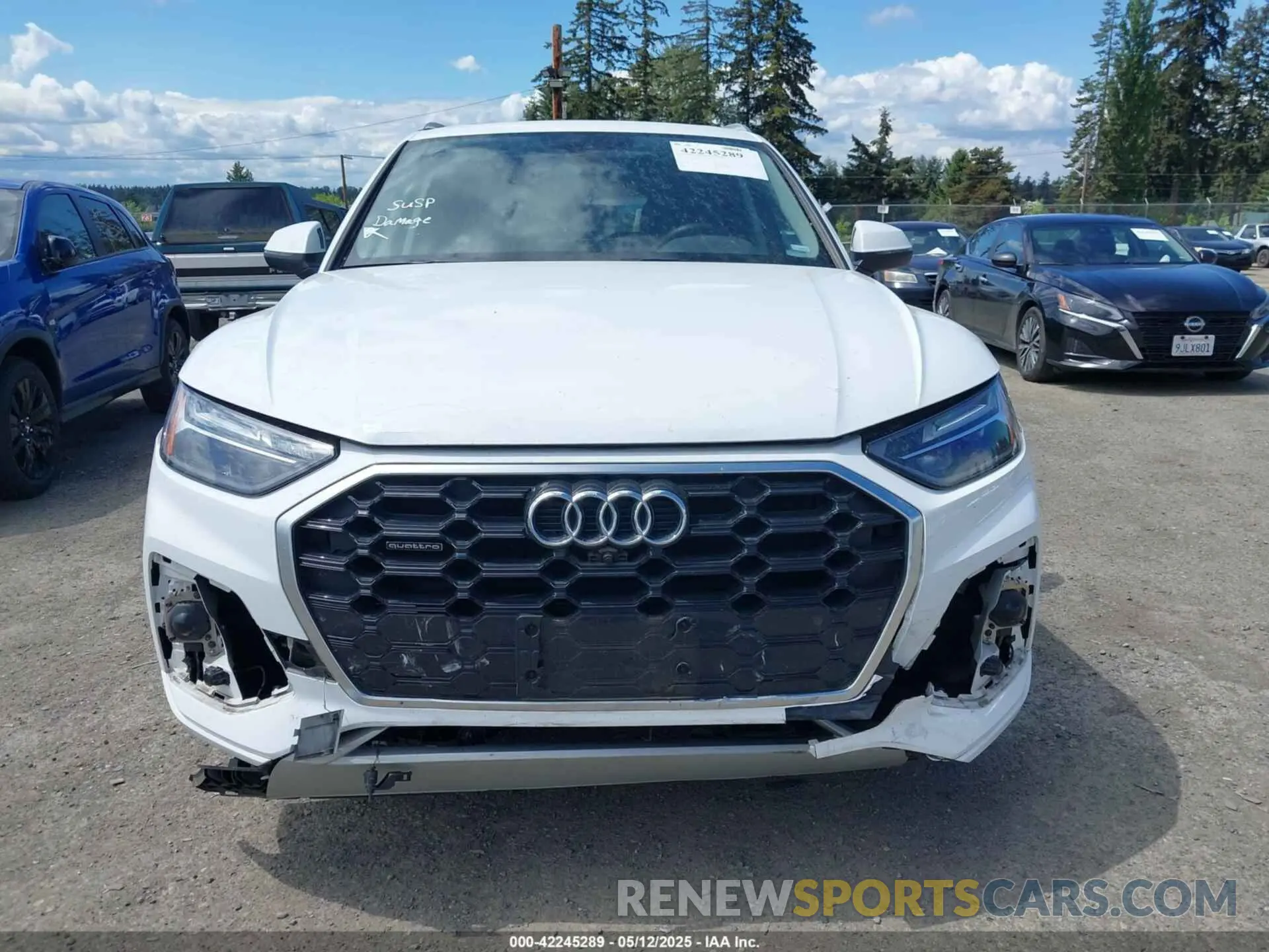 12 Photograph of a damaged car WA1EAAFY1R2031114 AUDI Q5 2024