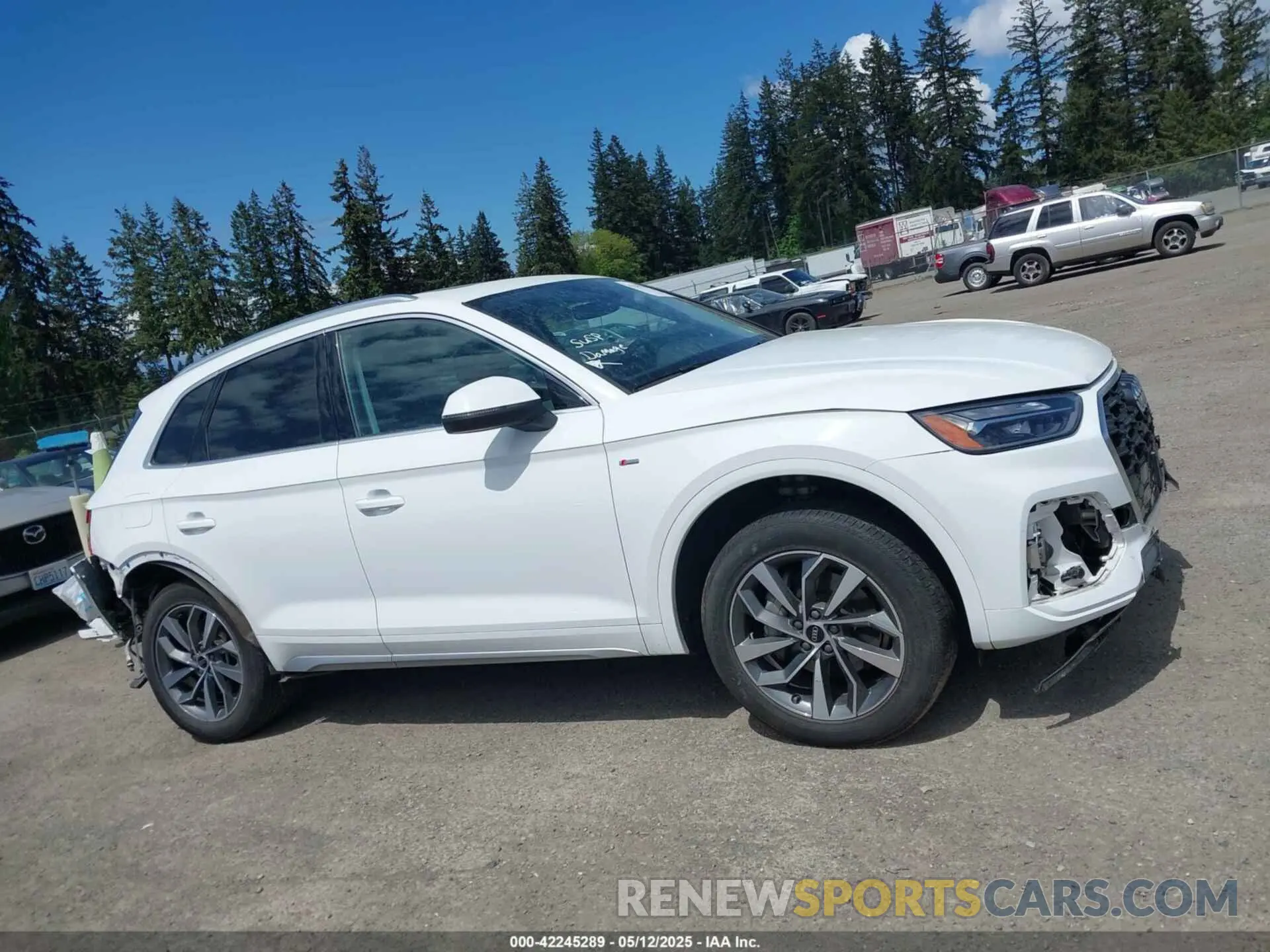 13 Photograph of a damaged car WA1EAAFY1R2031114 AUDI Q5 2024