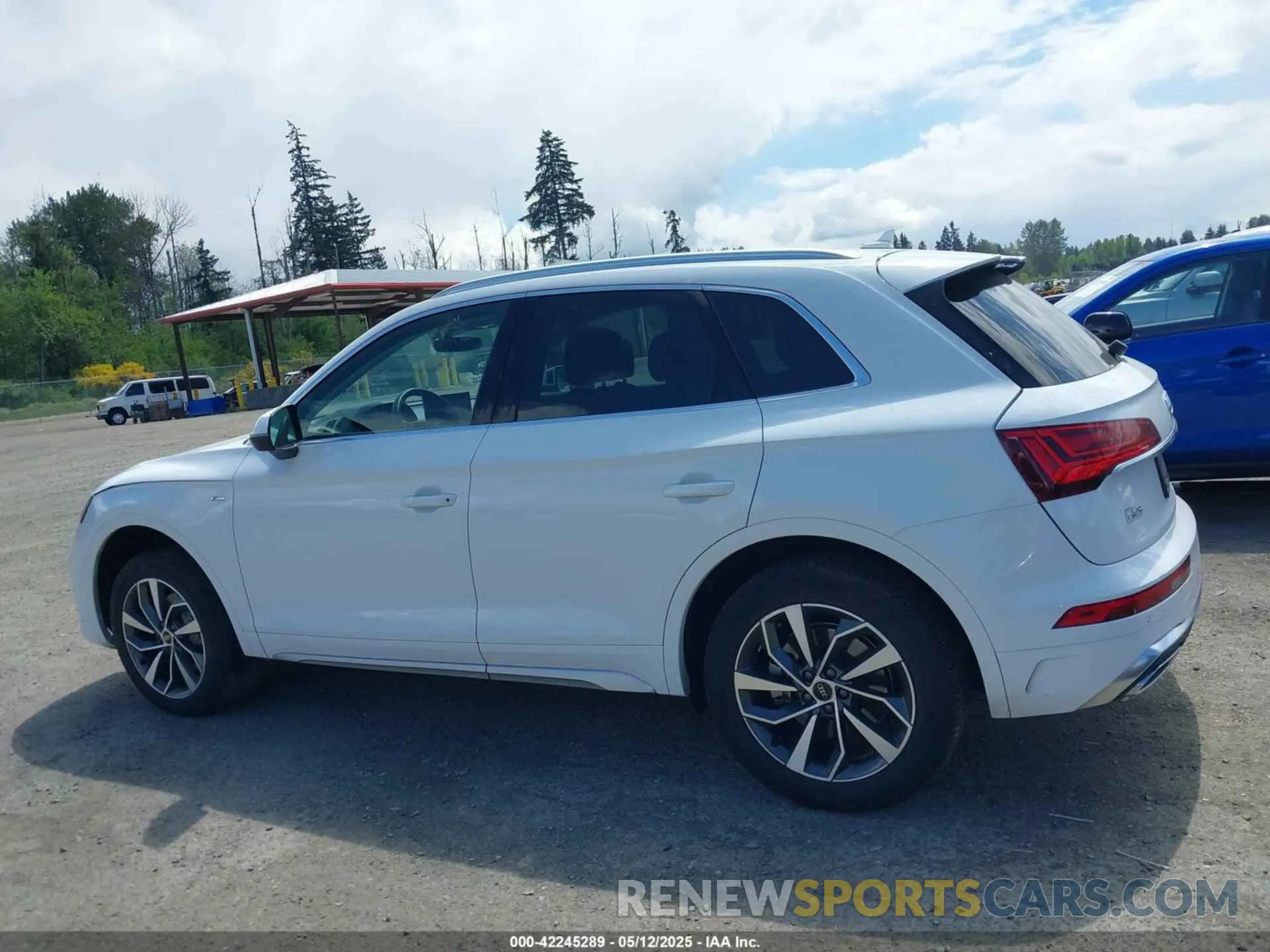 14 Photograph of a damaged car WA1EAAFY1R2031114 AUDI Q5 2024