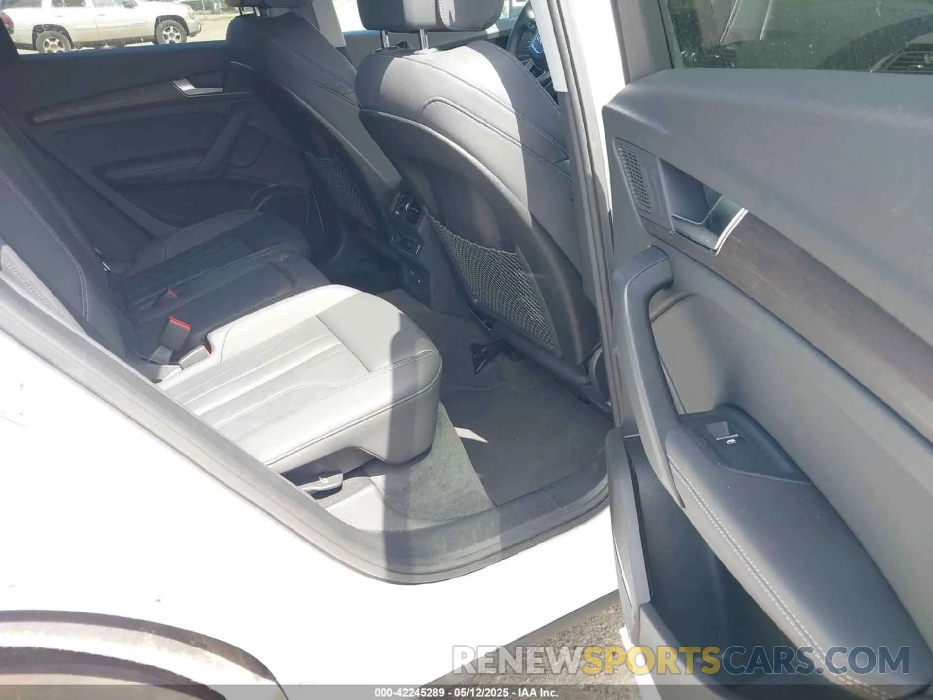 8 Photograph of a damaged car WA1EAAFY1R2031114 AUDI Q5 2024