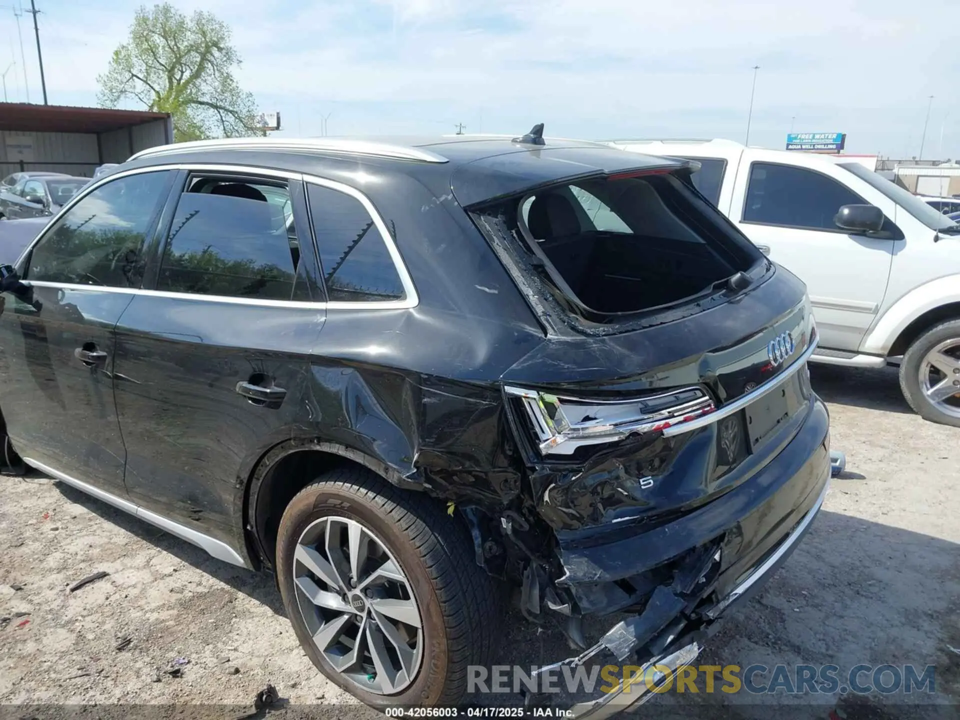 6 Photograph of a damaged car WA1EAAFY1R2037060 AUDI Q5 2024