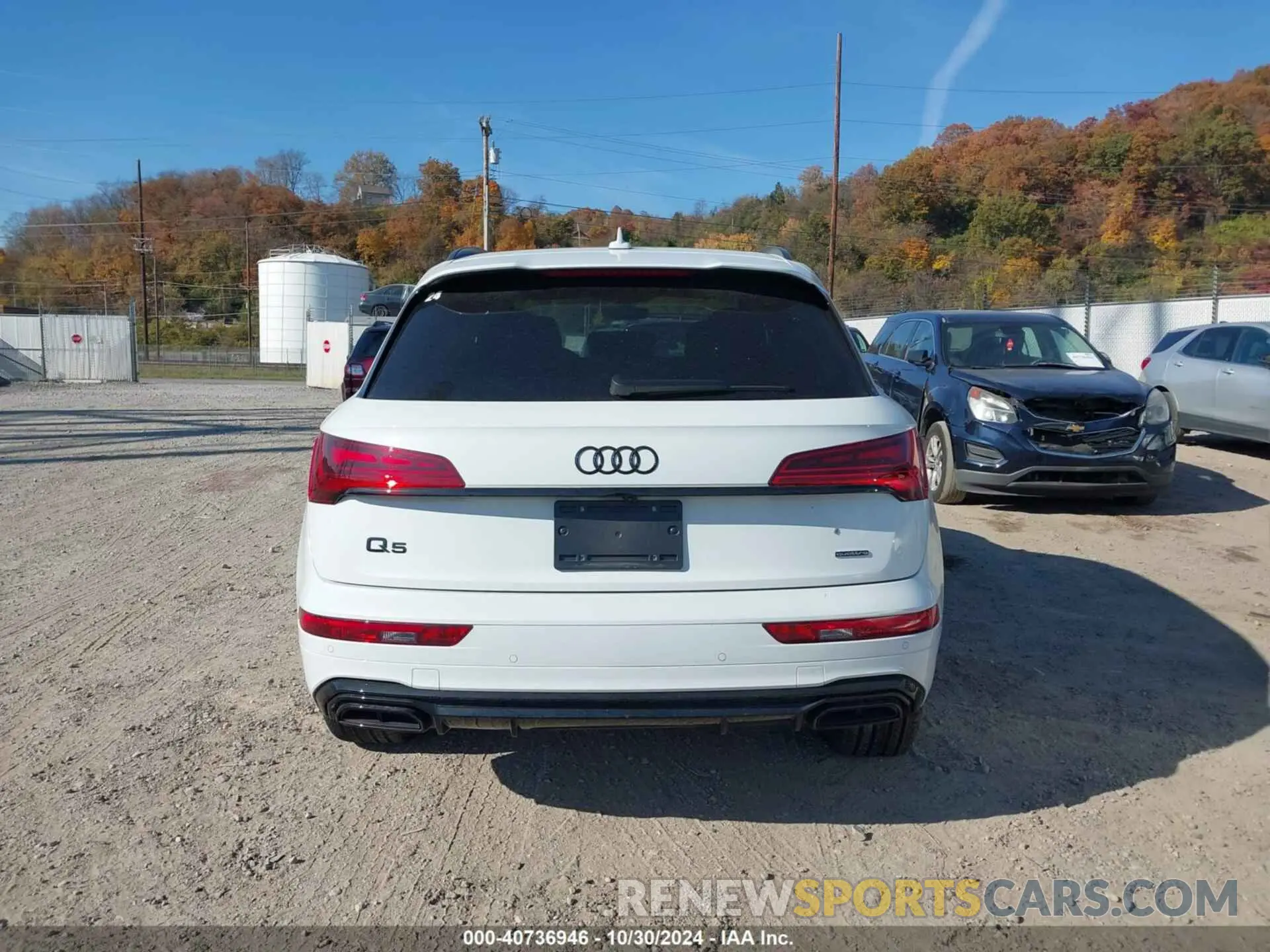 17 Photograph of a damaged car WA1EAAFY1R2143511 AUDI Q5 2024