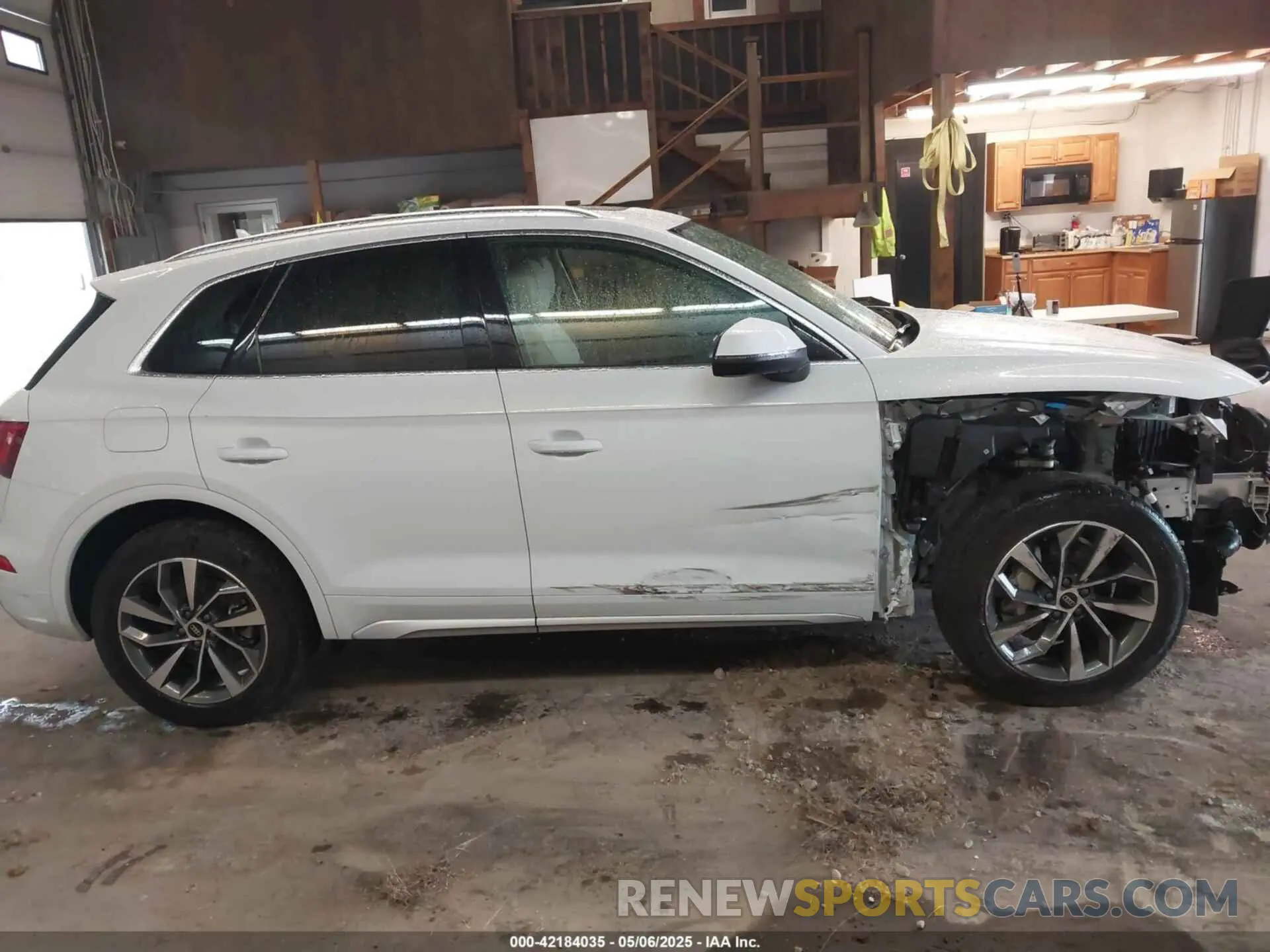 14 Photograph of a damaged car WA1EAAFY2R2003497 AUDI Q5 2024