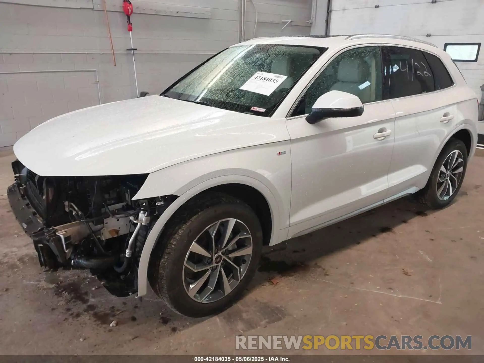 2 Photograph of a damaged car WA1EAAFY2R2003497 AUDI Q5 2024