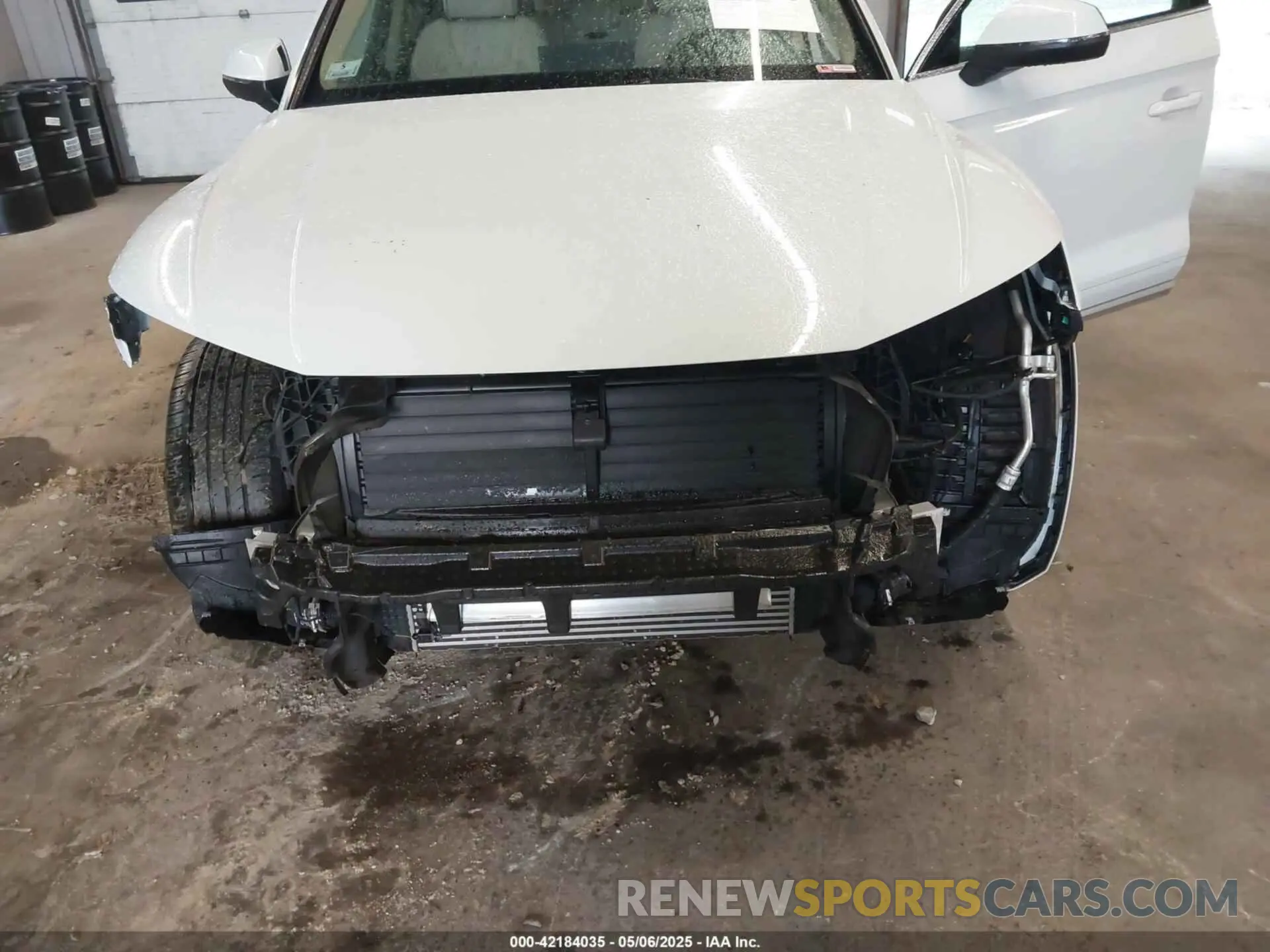 6 Photograph of a damaged car WA1EAAFY2R2003497 AUDI Q5 2024