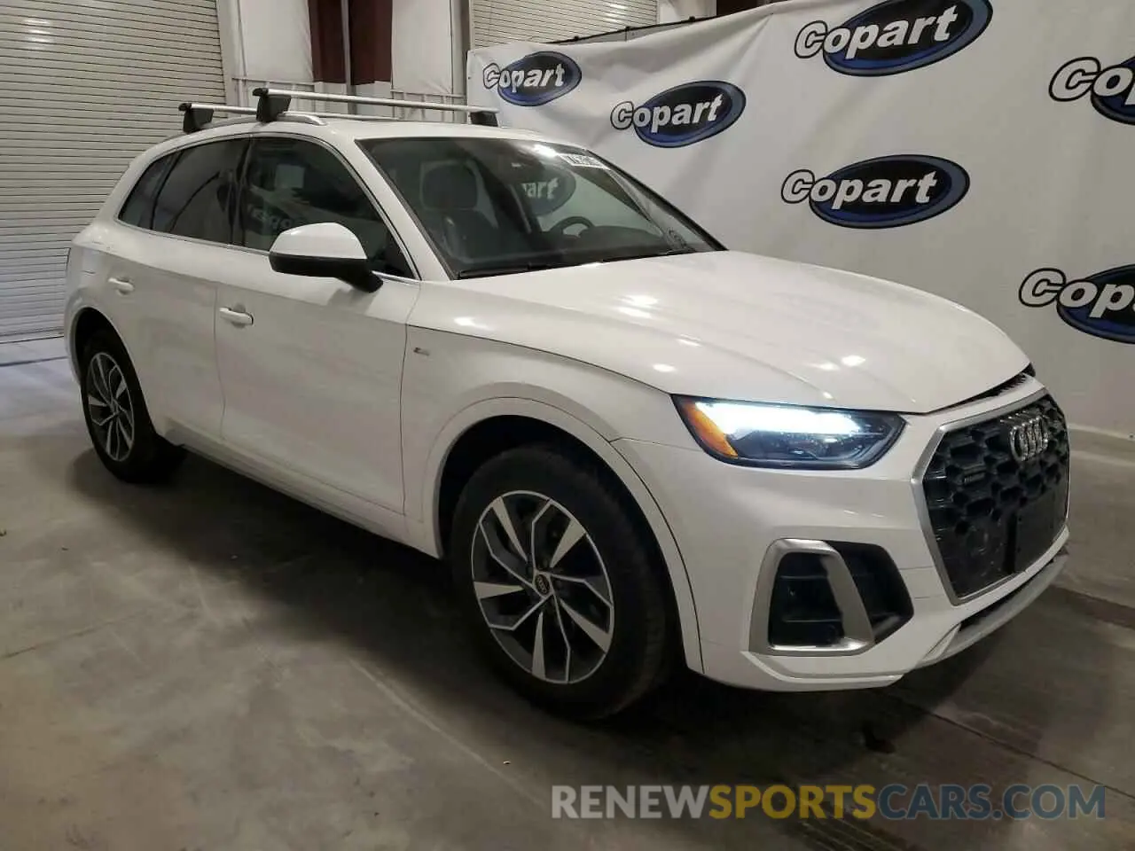 4 Photograph of a damaged car WA1EAAFY2R2070150 AUDI Q5 2024