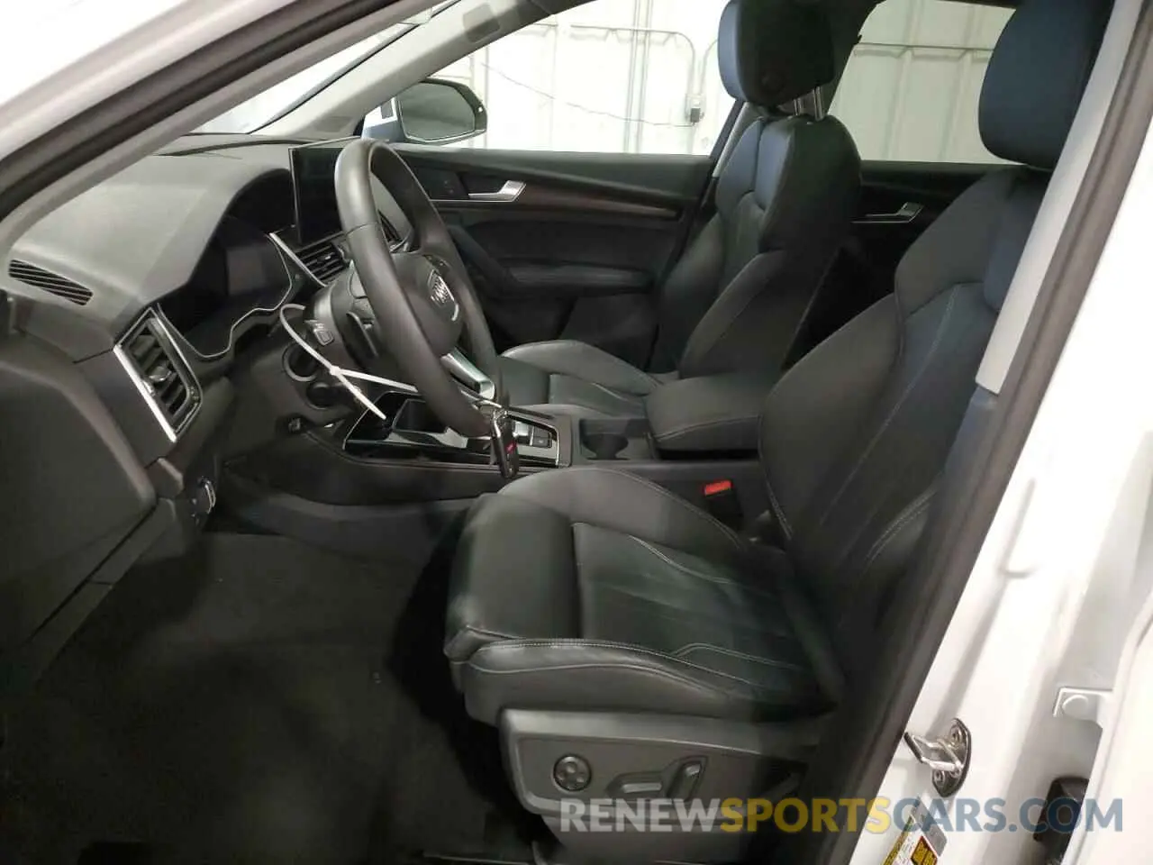 7 Photograph of a damaged car WA1EAAFY2R2070150 AUDI Q5 2024