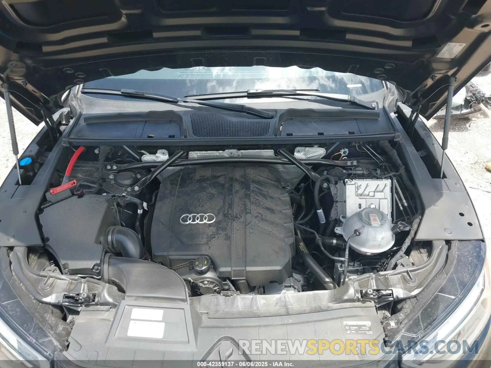 10 Photograph of a damaged car WA1EAAFY3R2011771 AUDI Q5 2024