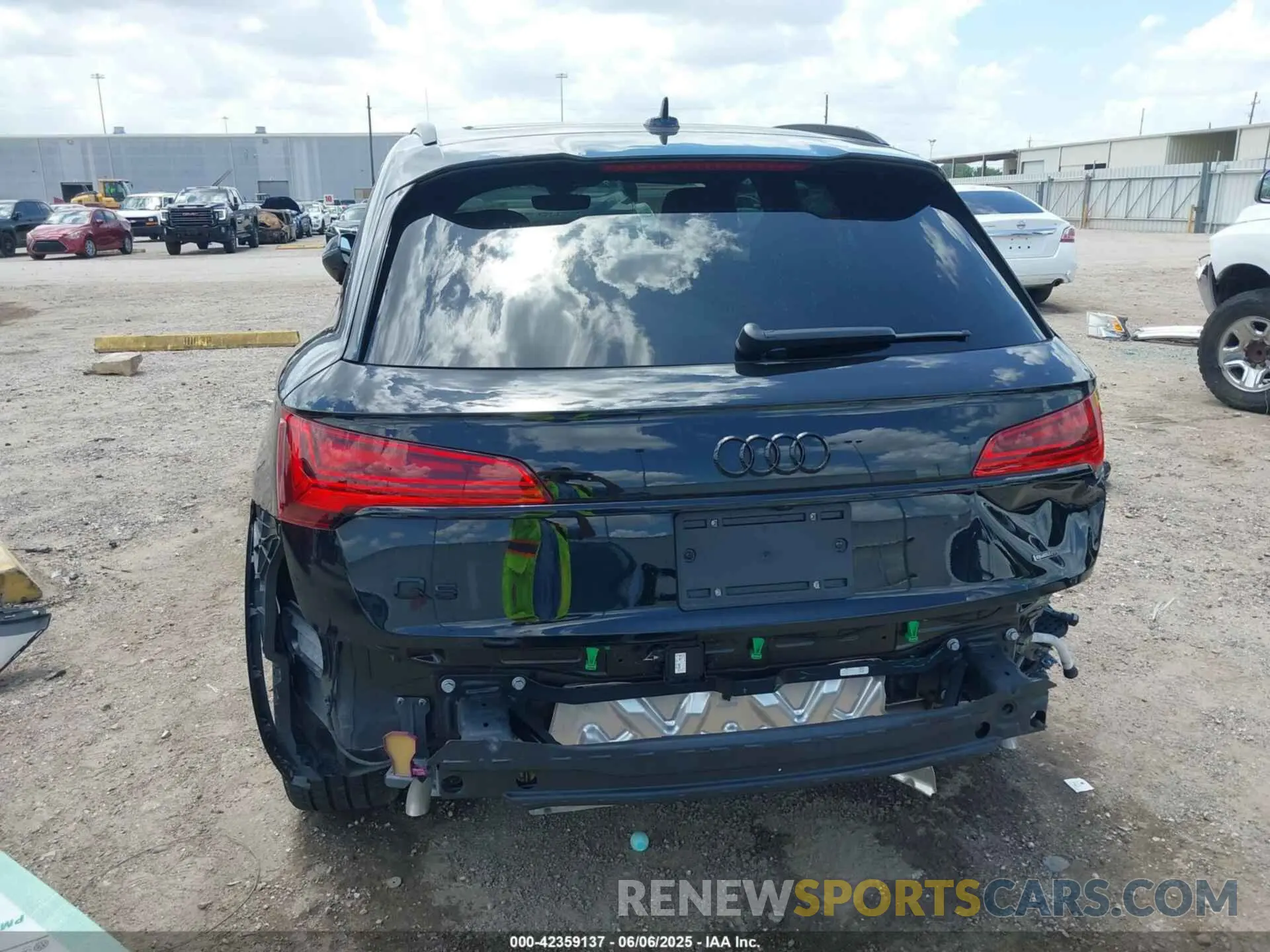 17 Photograph of a damaged car WA1EAAFY3R2011771 AUDI Q5 2024