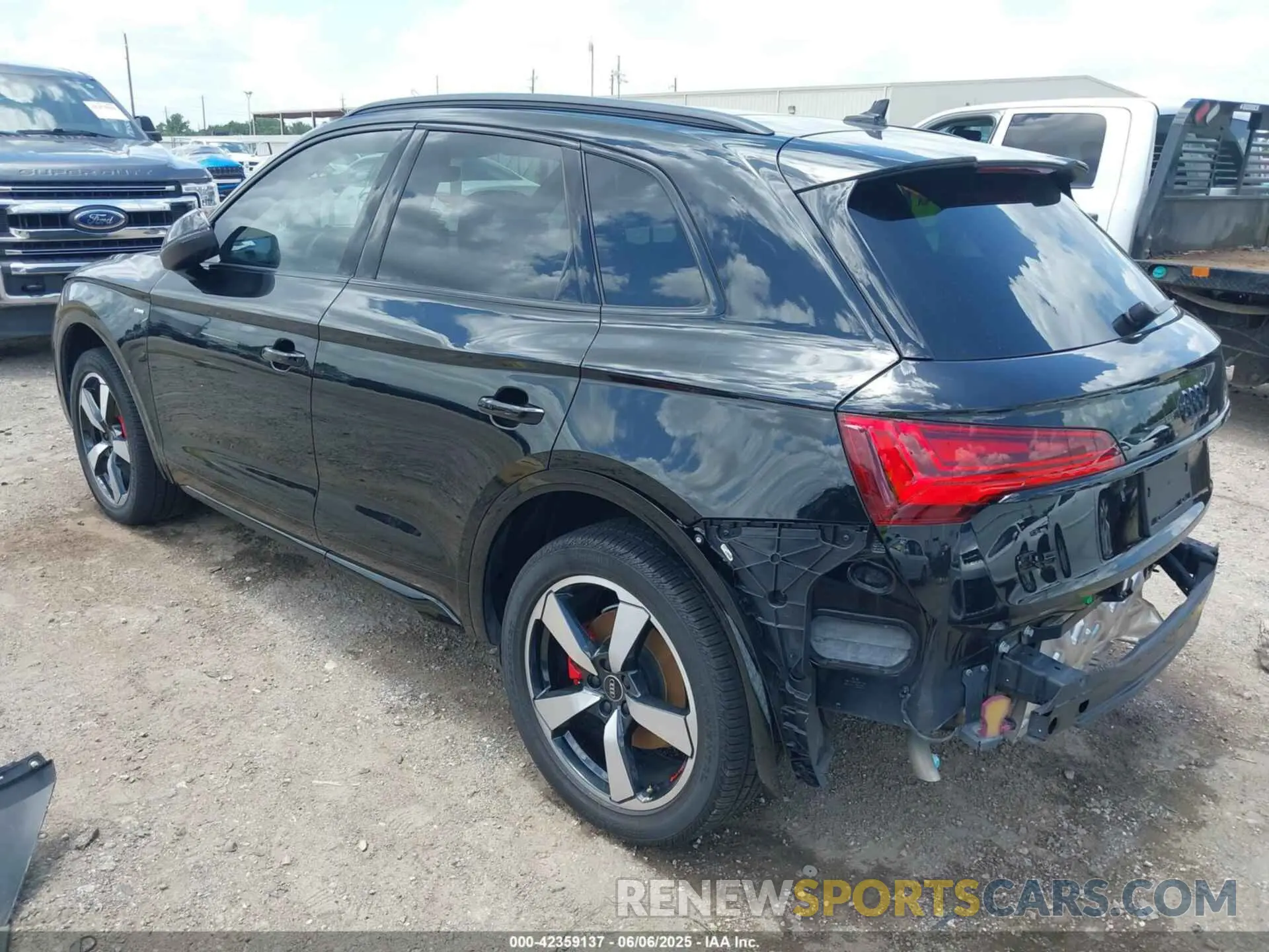 3 Photograph of a damaged car WA1EAAFY3R2011771 AUDI Q5 2024