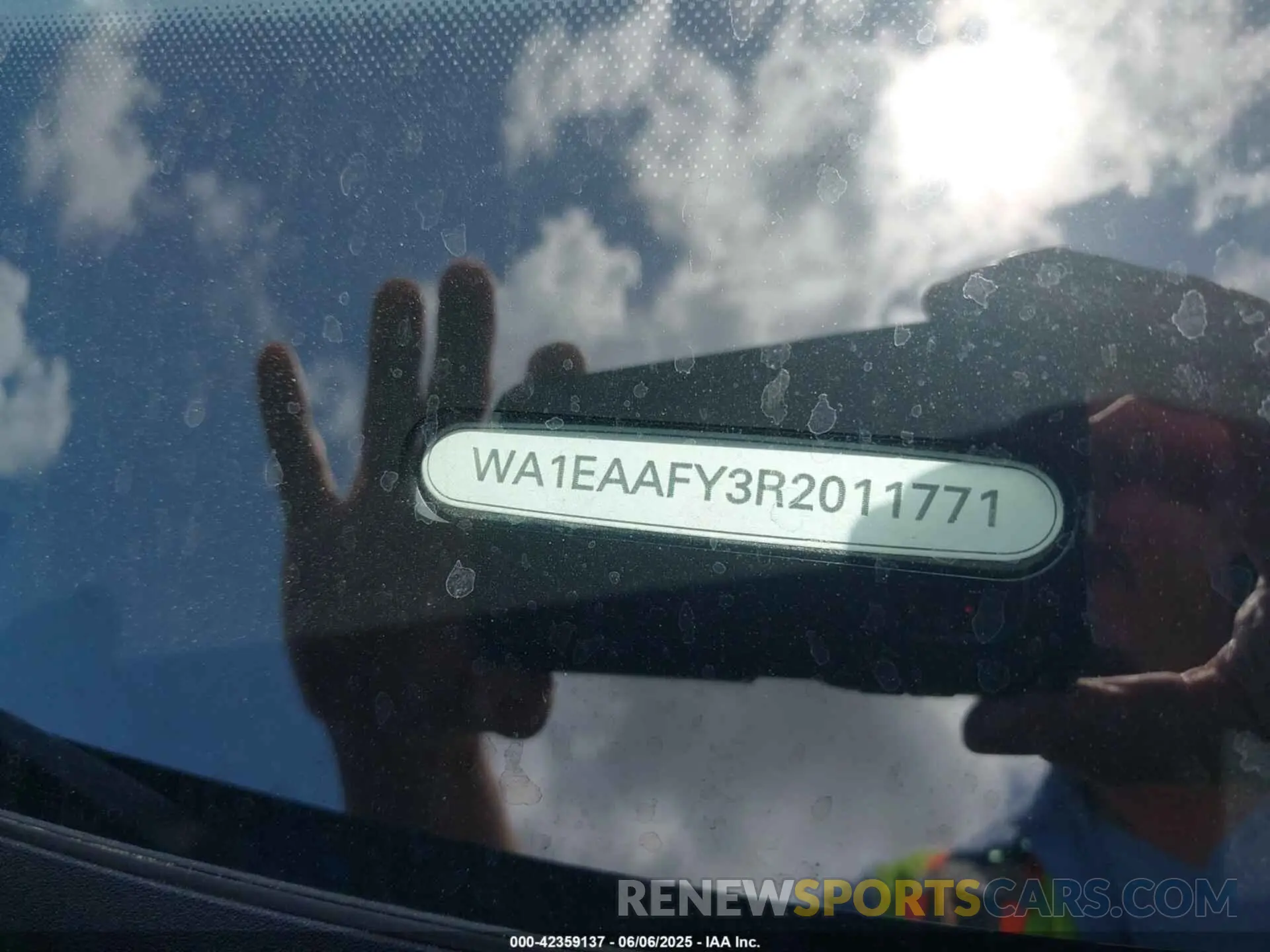 9 Photograph of a damaged car WA1EAAFY3R2011771 AUDI Q5 2024