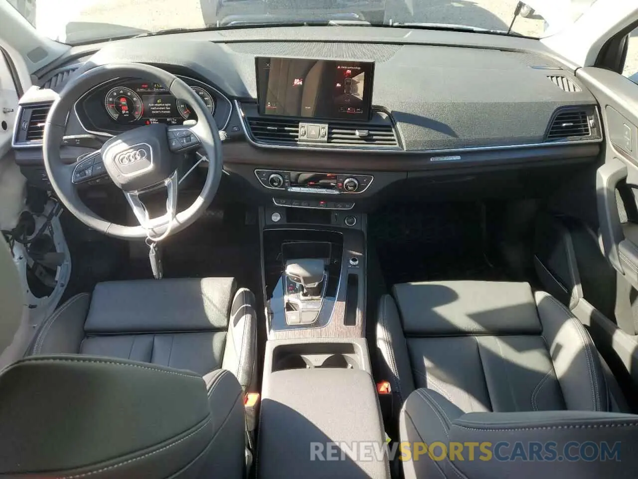 8 Photograph of a damaged car WA1EAAFY3R2072117 AUDI Q5 2024