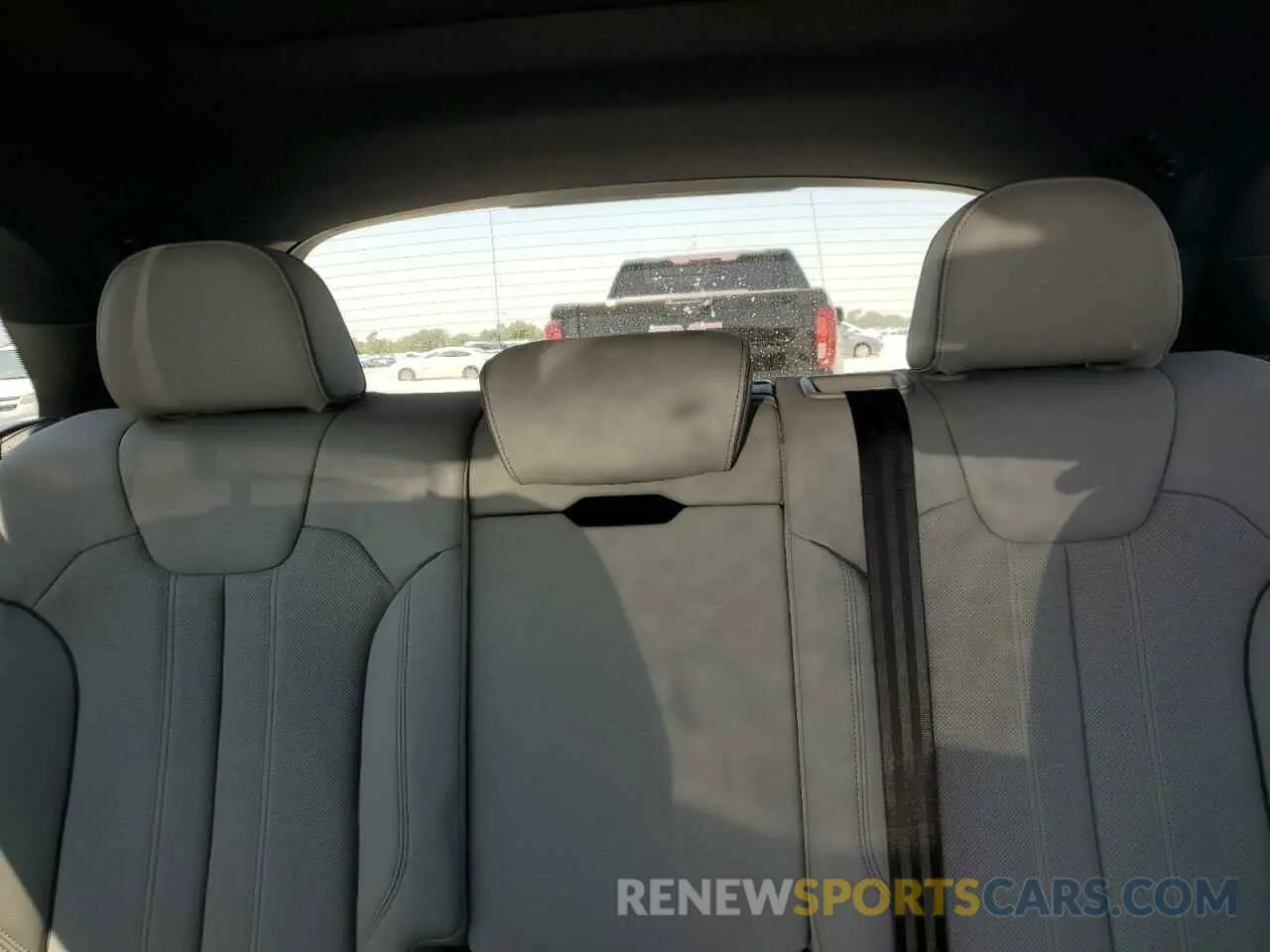 10 Photograph of a damaged car WA1EAAFY4R2015571 AUDI Q5 2024