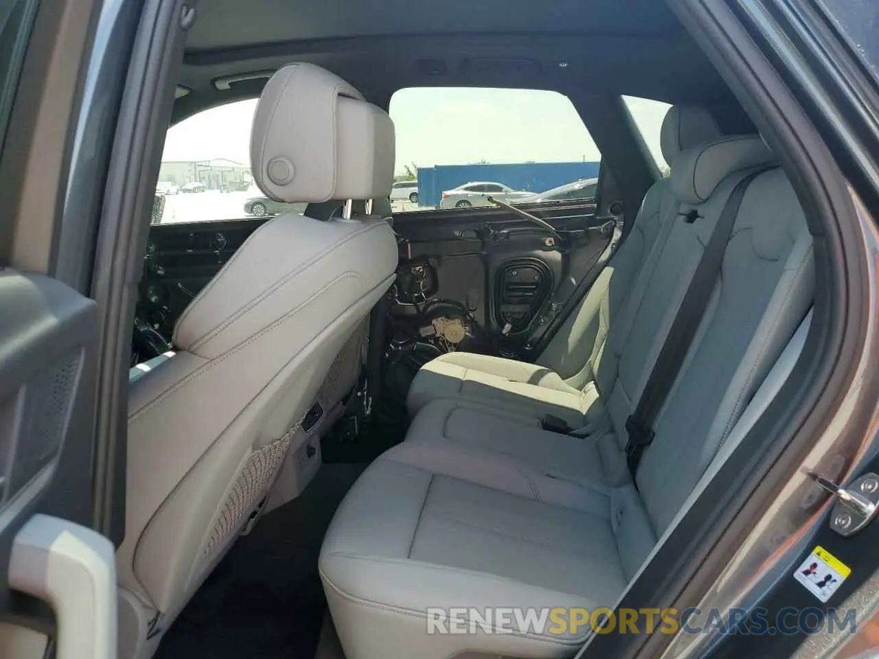 11 Photograph of a damaged car WA1EAAFY4R2015571 AUDI Q5 2024