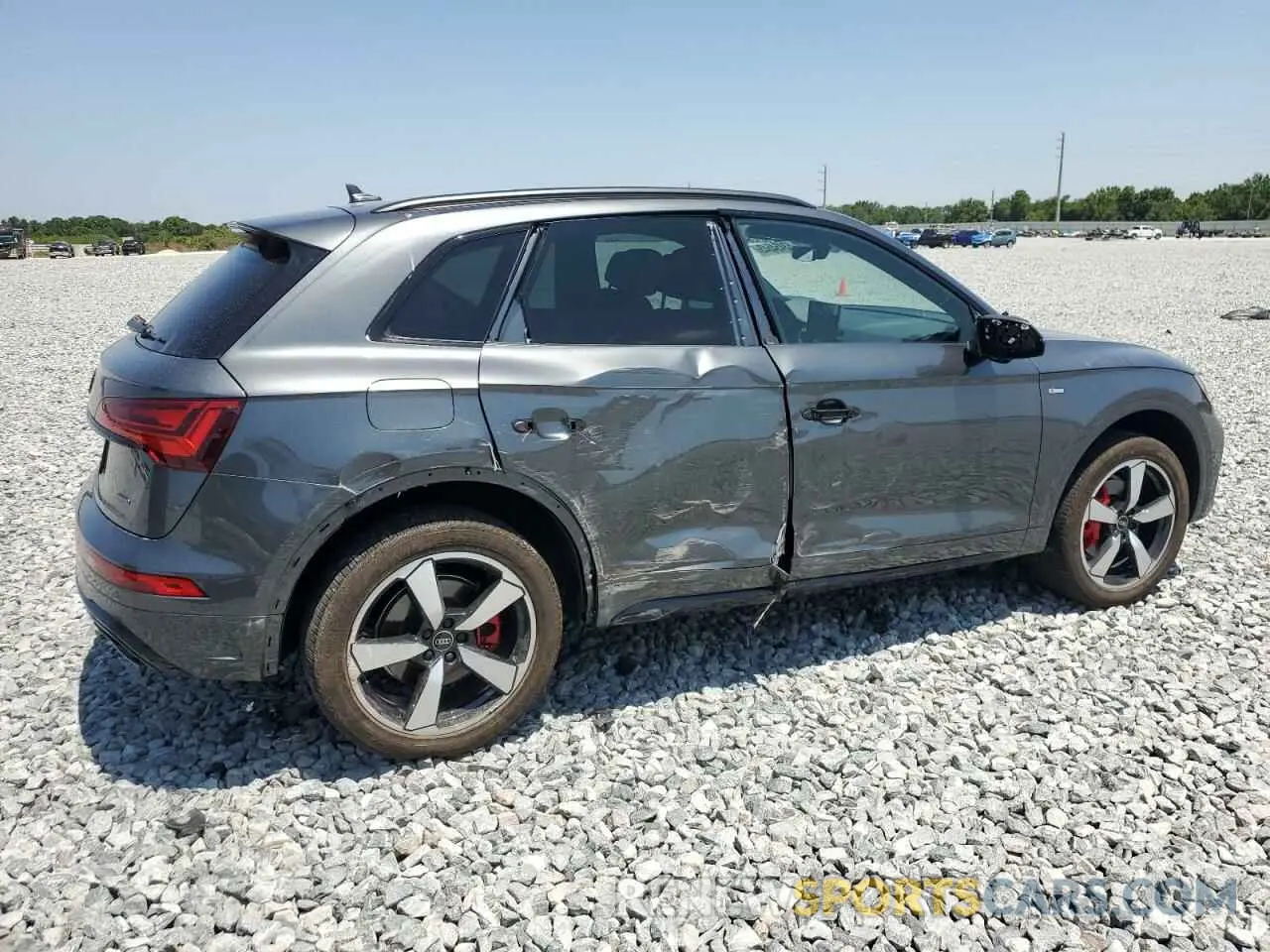 3 Photograph of a damaged car WA1EAAFY4R2015571 AUDI Q5 2024