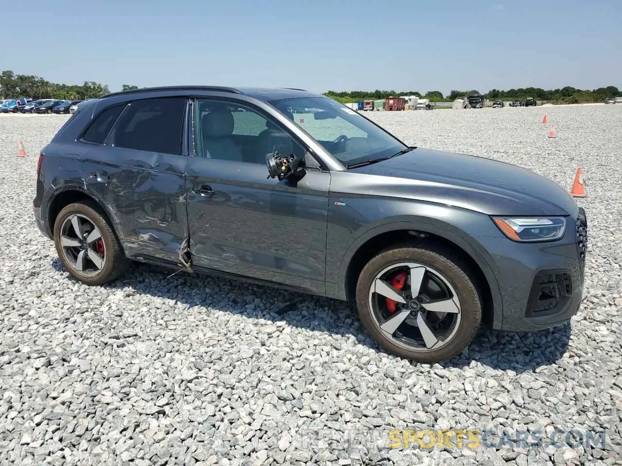 4 Photograph of a damaged car WA1EAAFY4R2015571 AUDI Q5 2024