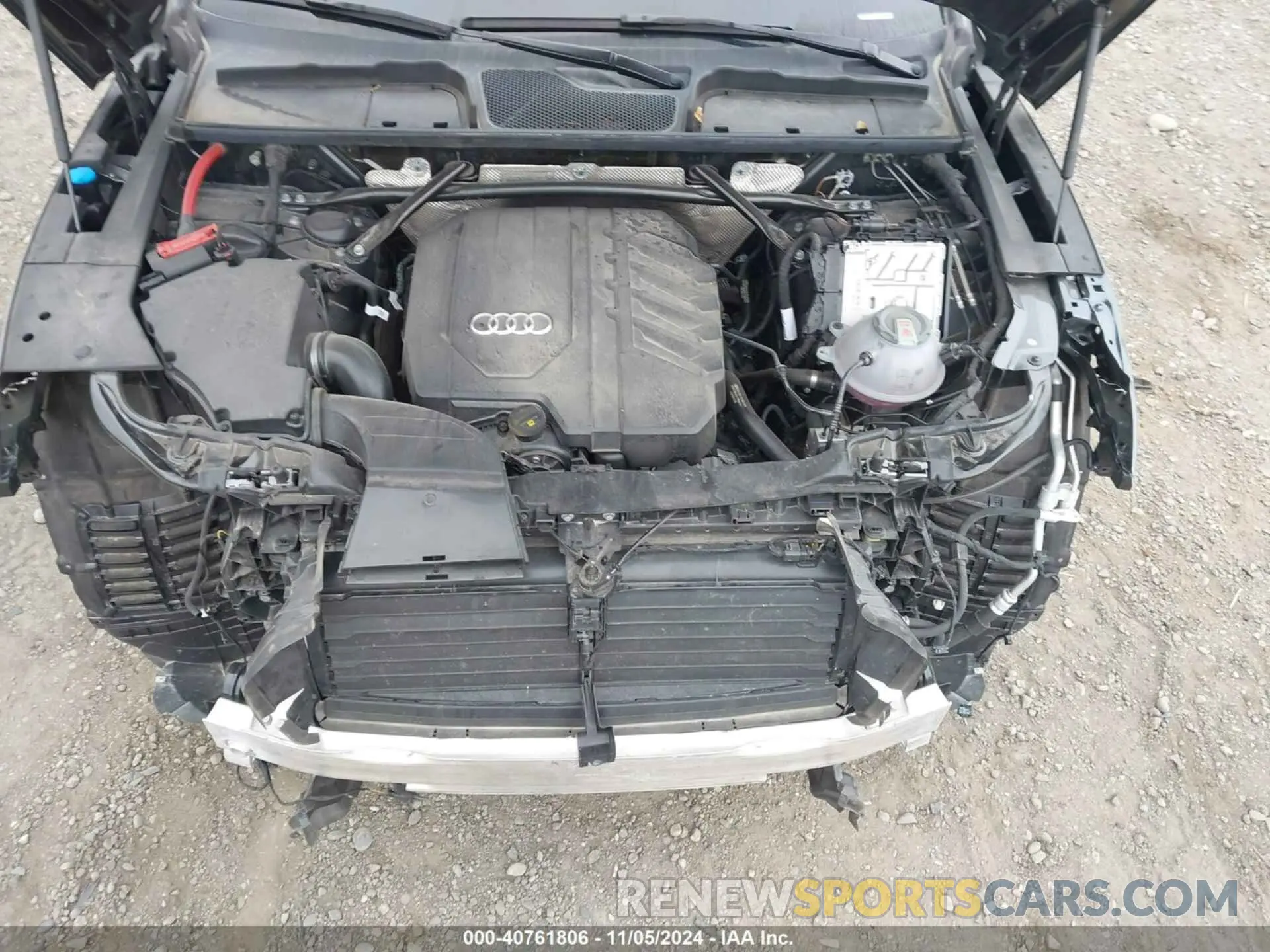 10 Photograph of a damaged car WA1EAAFY5R2070692 AUDI Q5 2024