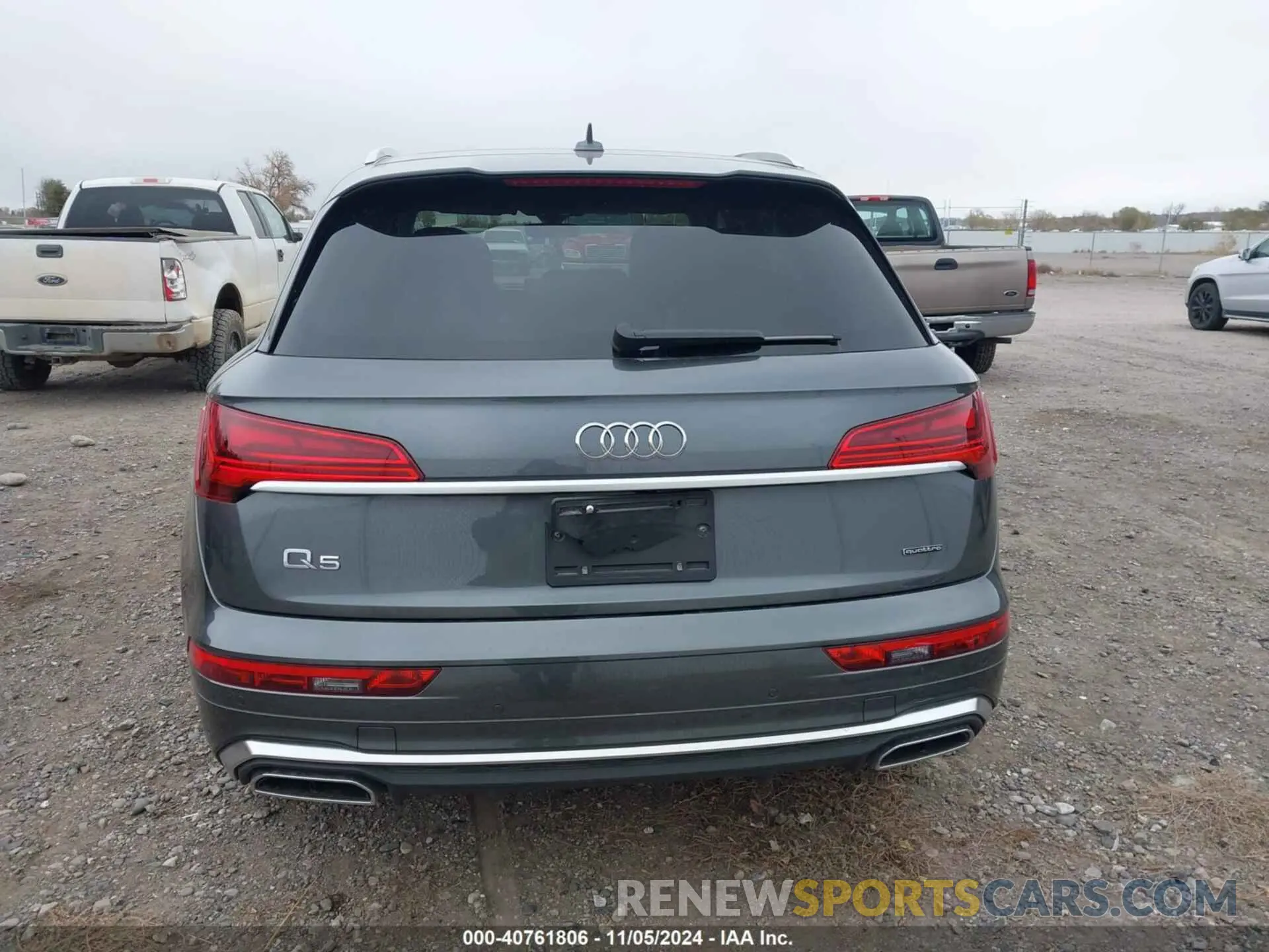 17 Photograph of a damaged car WA1EAAFY5R2070692 AUDI Q5 2024