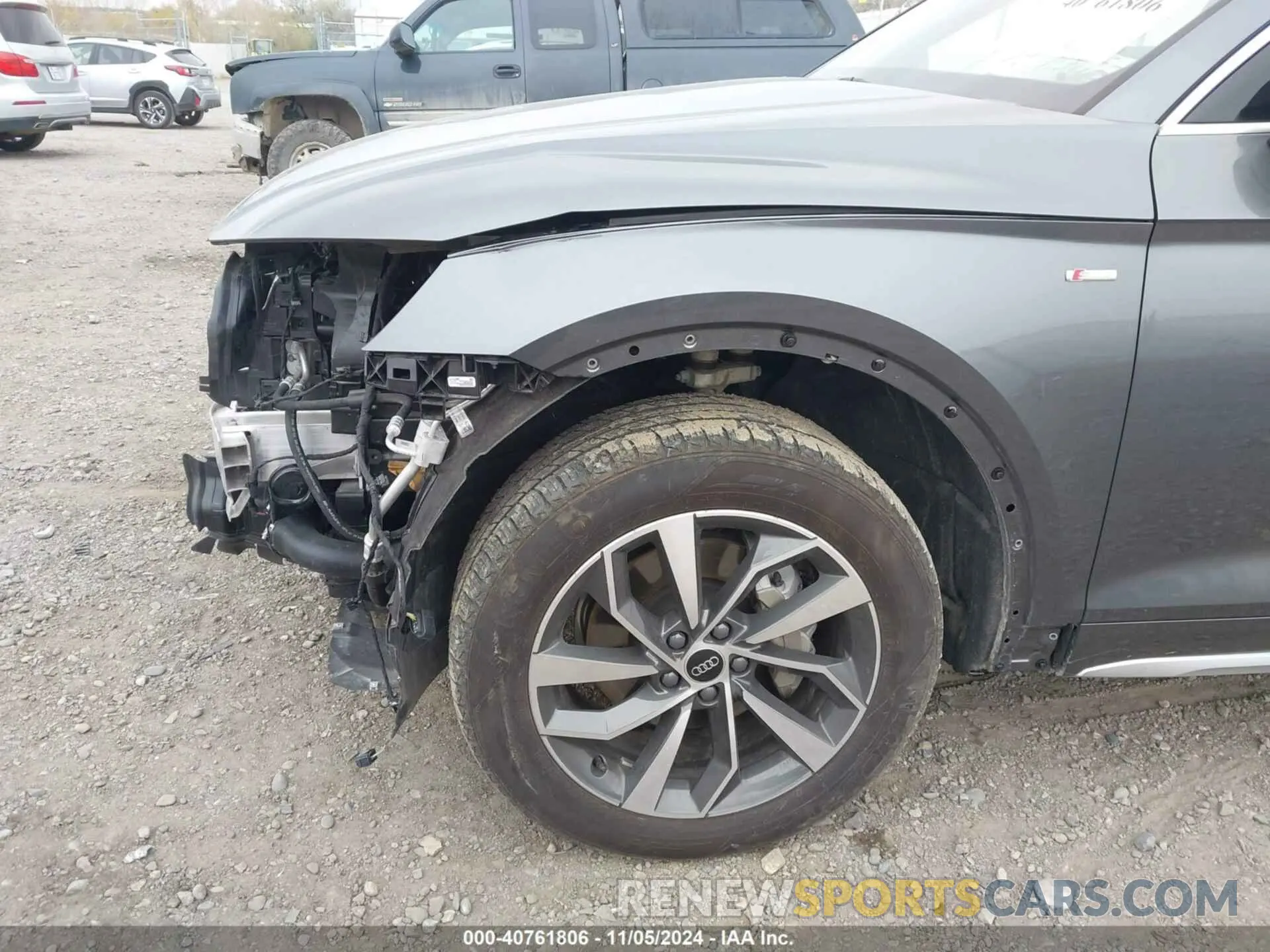 18 Photograph of a damaged car WA1EAAFY5R2070692 AUDI Q5 2024