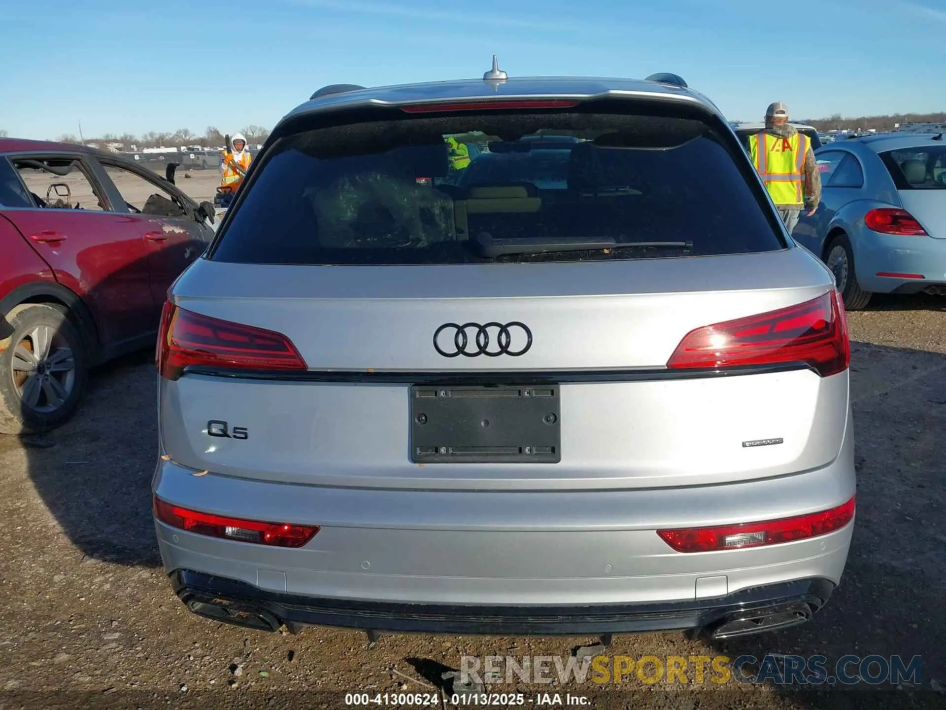 16 Photograph of a damaged car WA1EAAFY6R2005575 AUDI Q5 2024