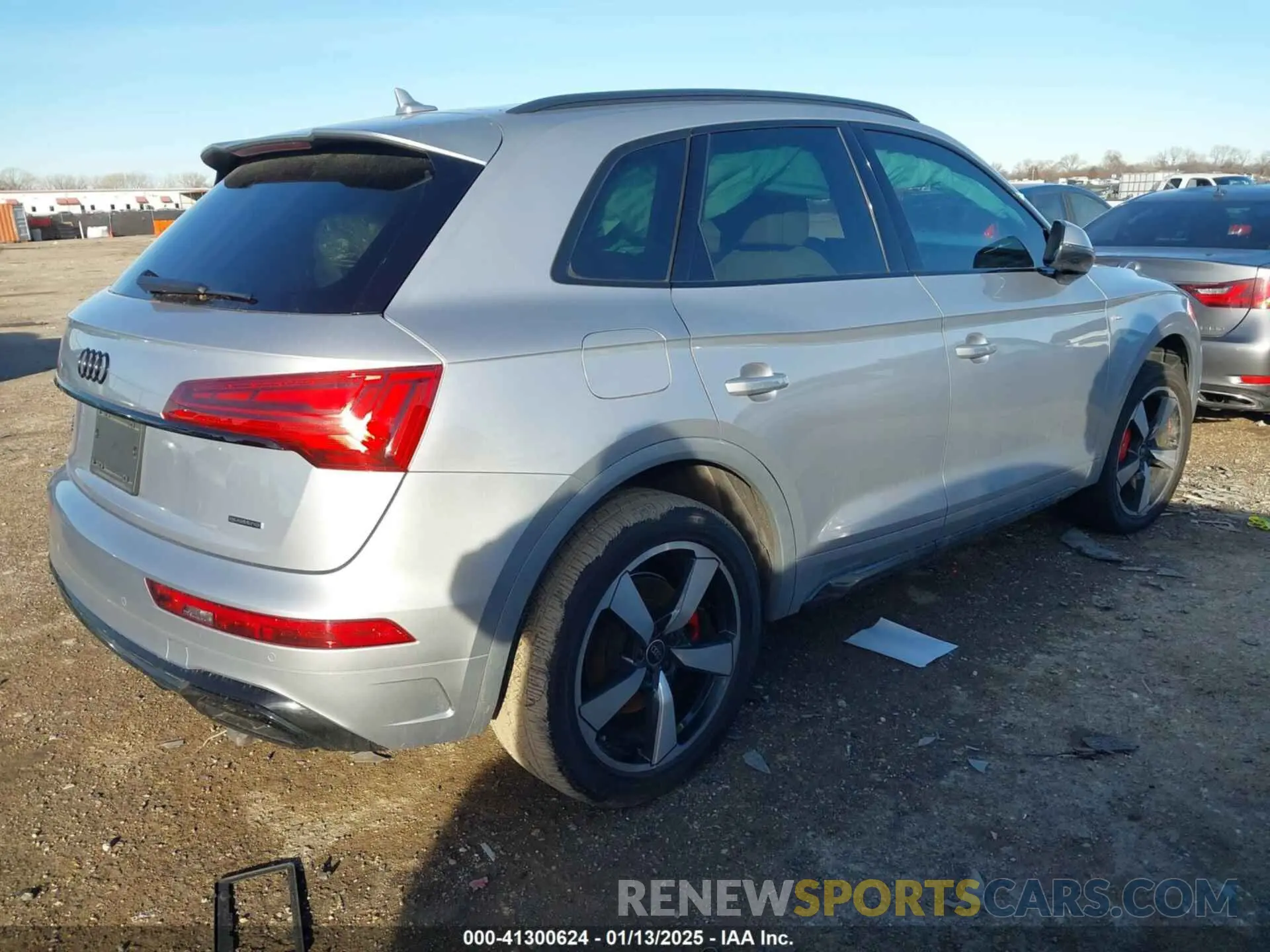 4 Photograph of a damaged car WA1EAAFY6R2005575 AUDI Q5 2024