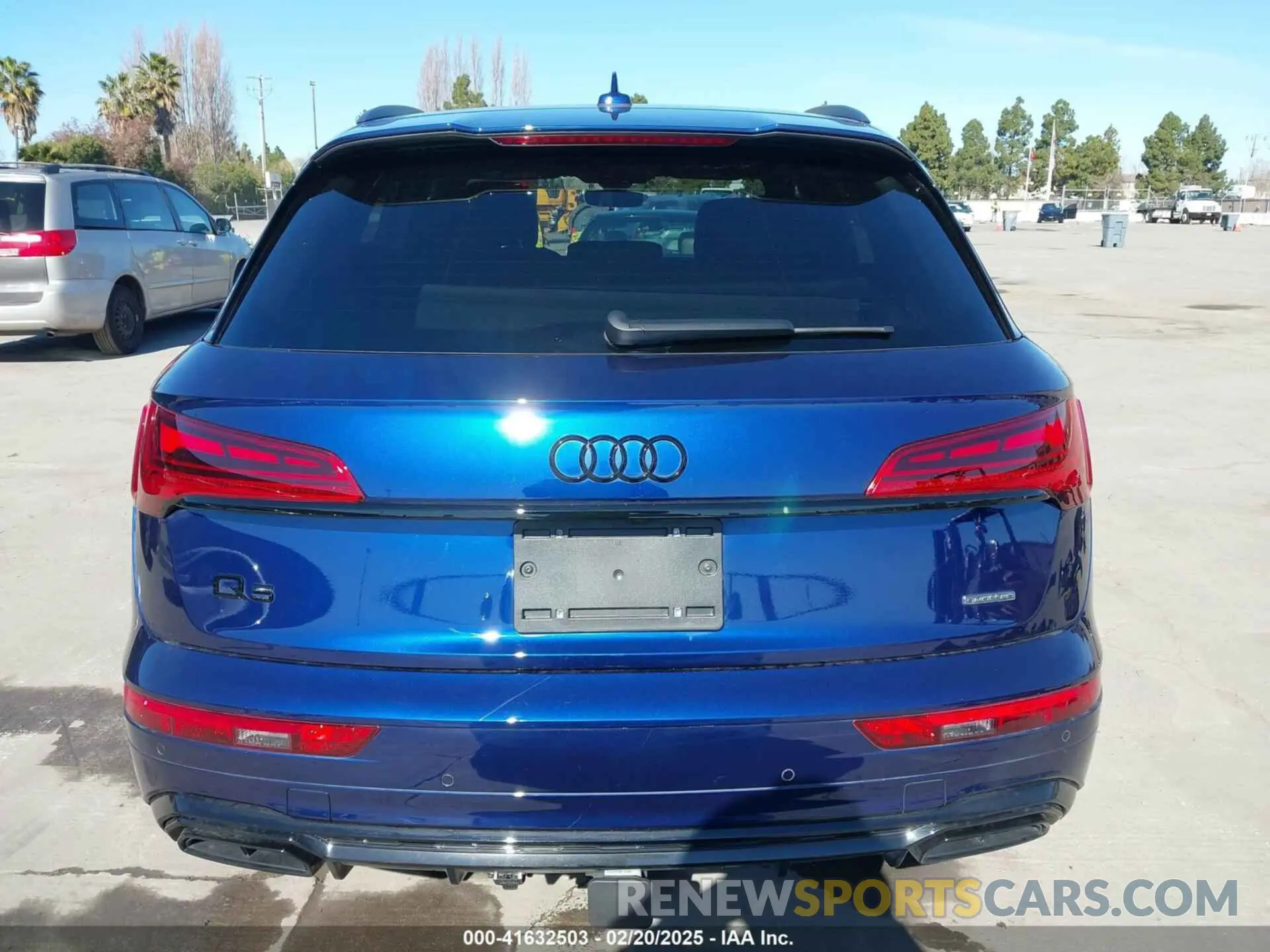 17 Photograph of a damaged car WA1EAAFY7R2066174 AUDI Q5 2024