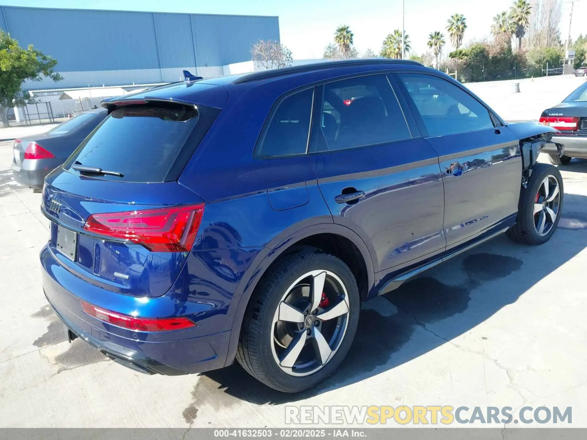 4 Photograph of a damaged car WA1EAAFY7R2066174 AUDI Q5 2024