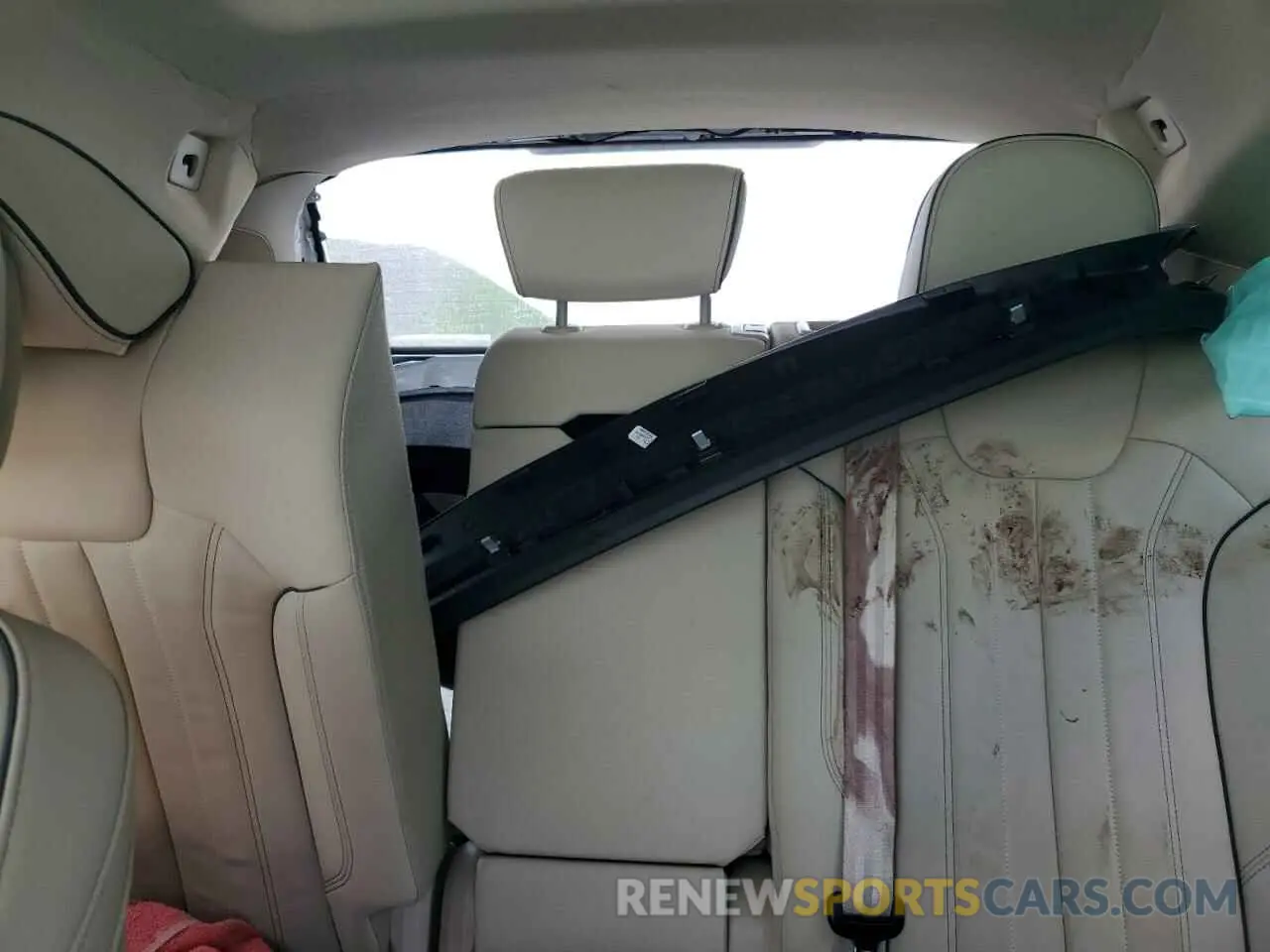 10 Photograph of a damaged car WA1EAAFY7R2071505 AUDI Q5 2024