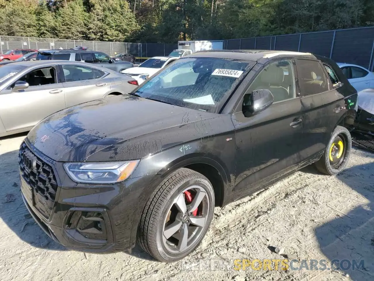 1 Photograph of a damaged car WA1EAAFY8R2033880 AUDI Q5 2024