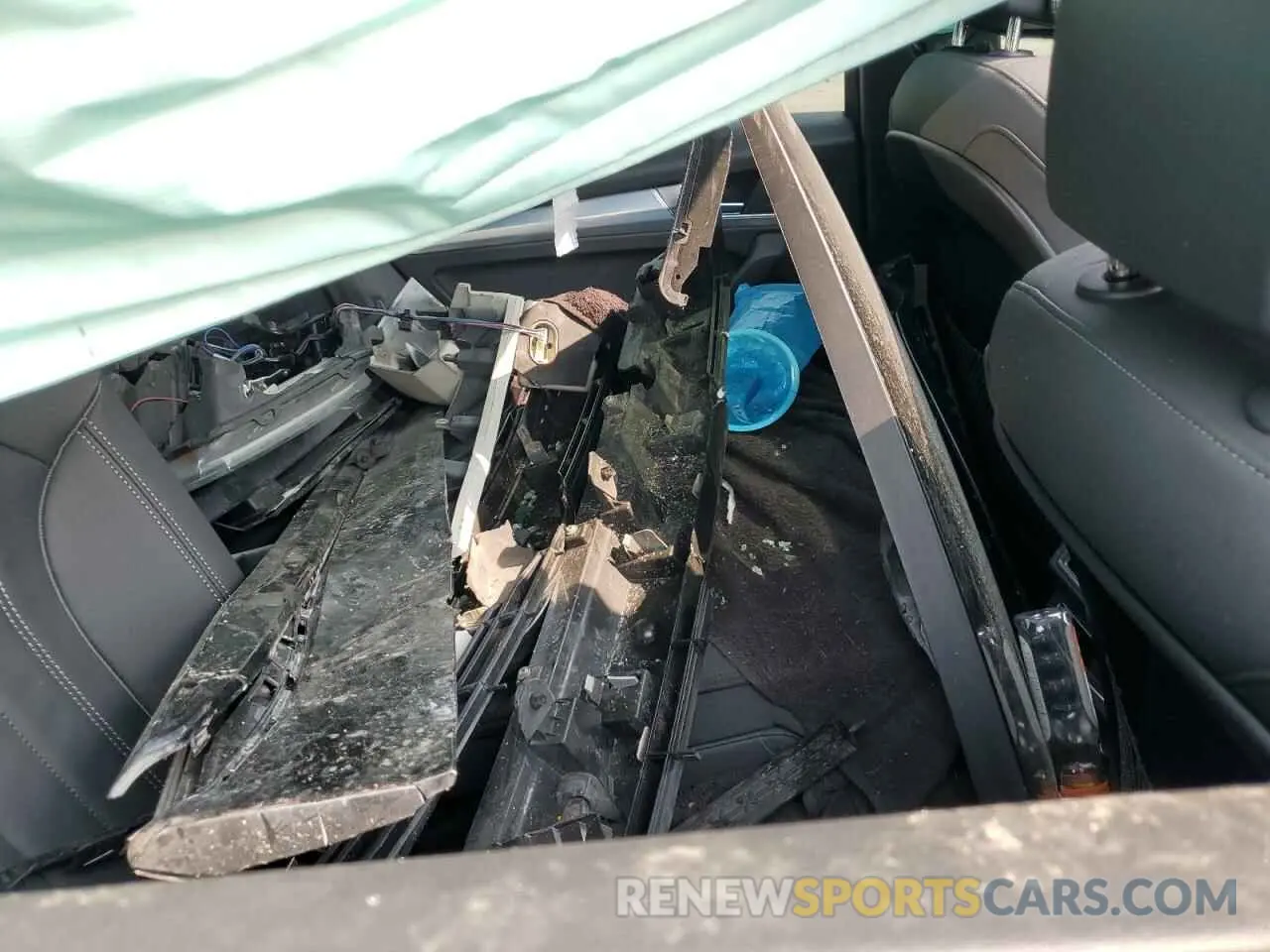 10 Photograph of a damaged car WA1EAAFY8R2109310 AUDI Q5 2024