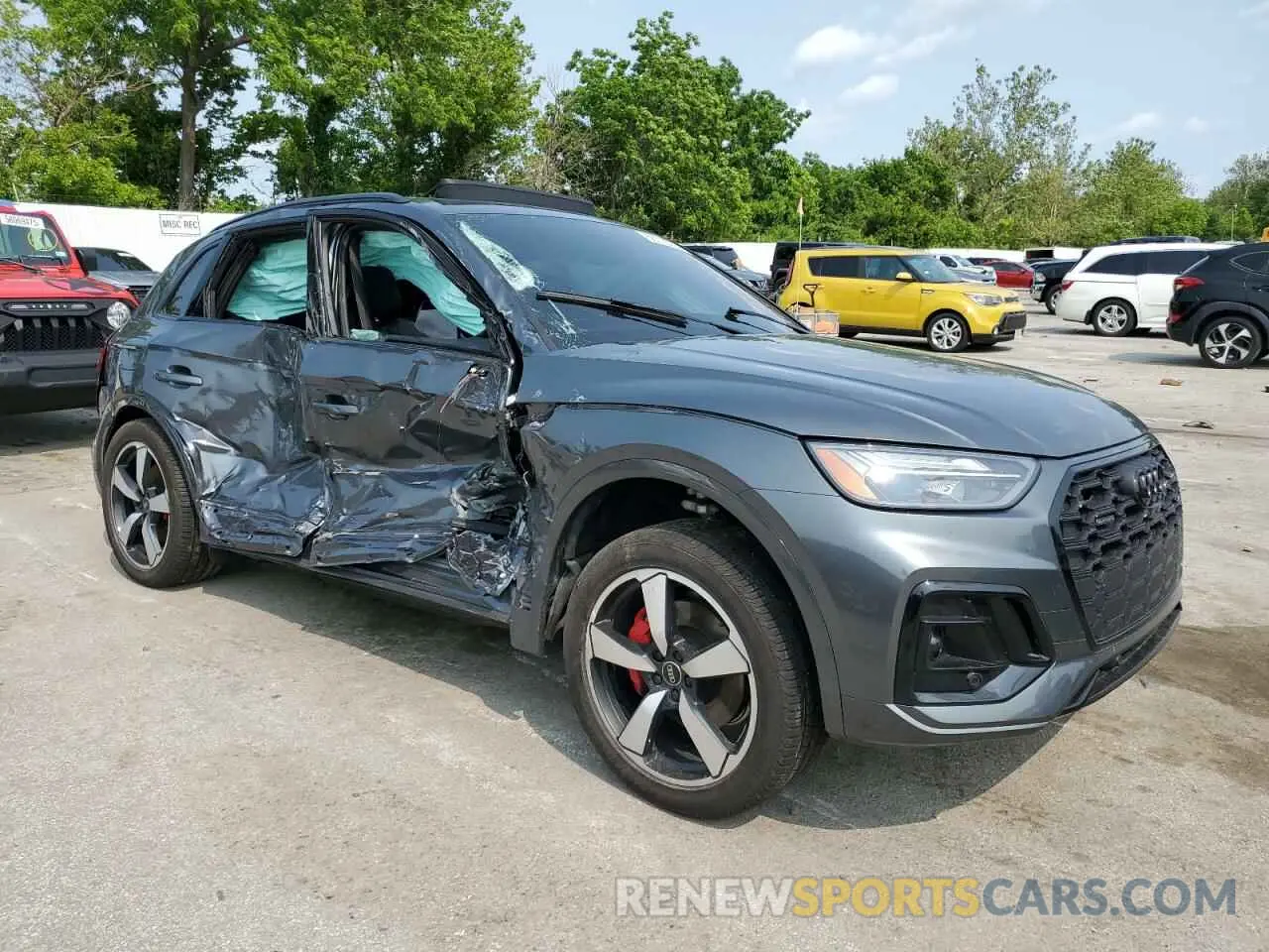 4 Photograph of a damaged car WA1EAAFY8R2109310 AUDI Q5 2024