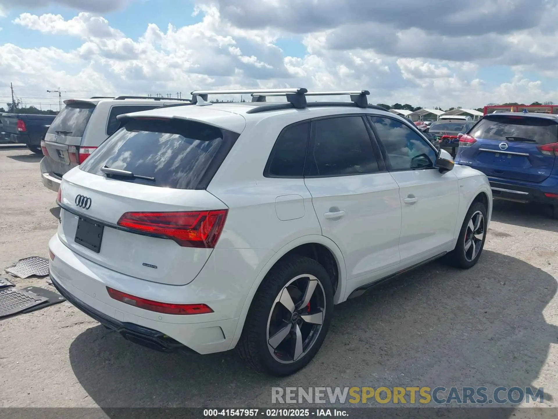 4 Photograph of a damaged car WA1EAAFY8R2134448 AUDI Q5 2024