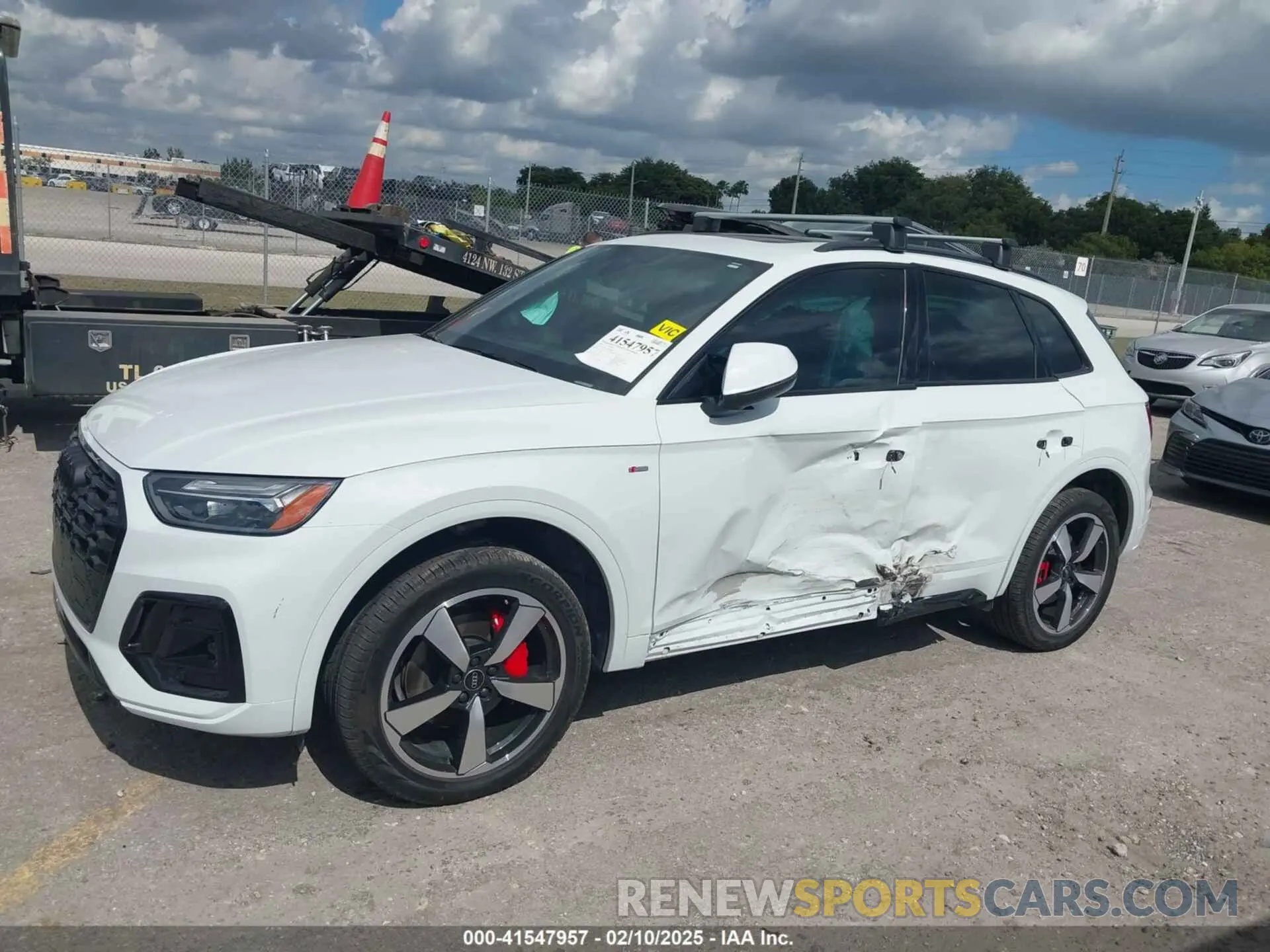 6 Photograph of a damaged car WA1EAAFY8R2134448 AUDI Q5 2024