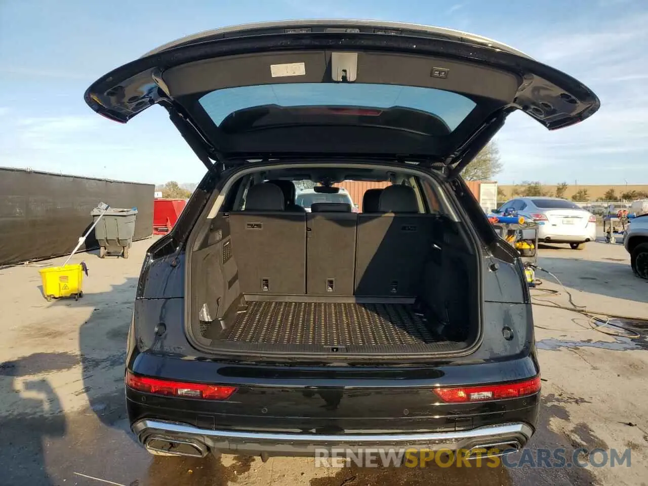 6 Photograph of a damaged car WA1EAAFY9R2060084 AUDI Q5 2024
