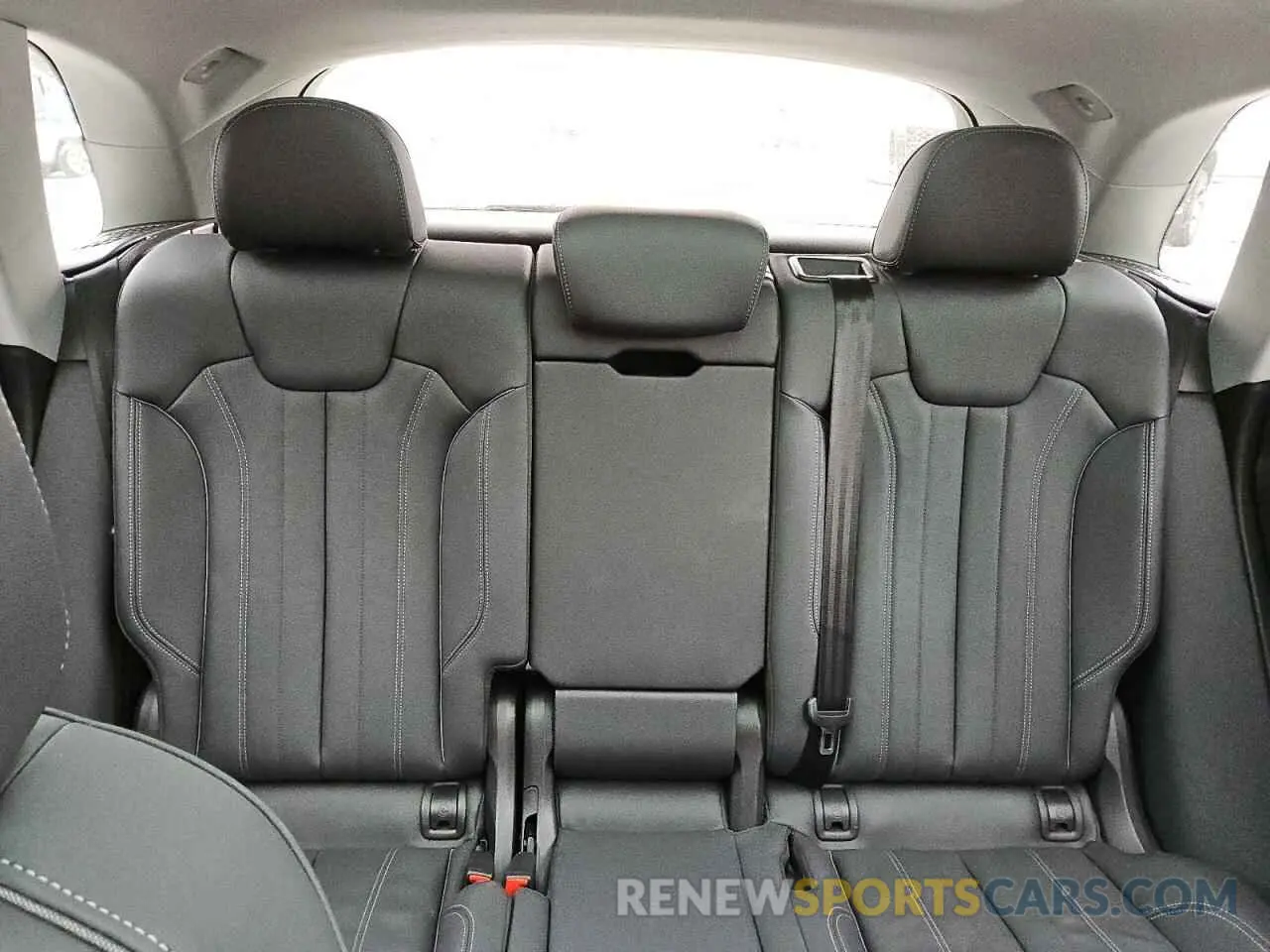 10 Photograph of a damaged car WA1EAAFY9R2072705 AUDI Q5 2024