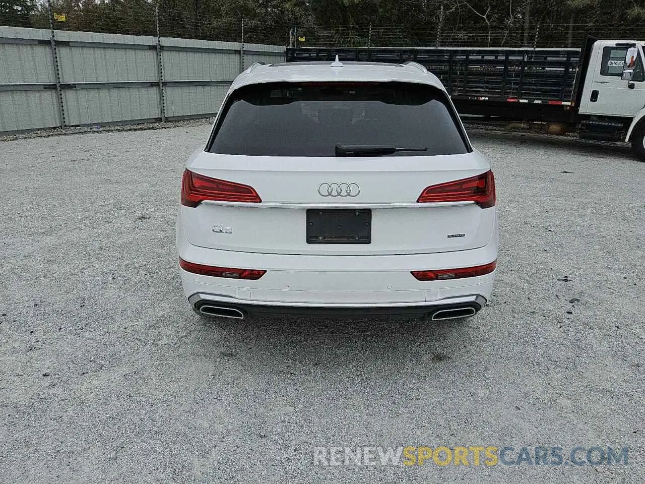 6 Photograph of a damaged car WA1EAAFY9R2072705 AUDI Q5 2024